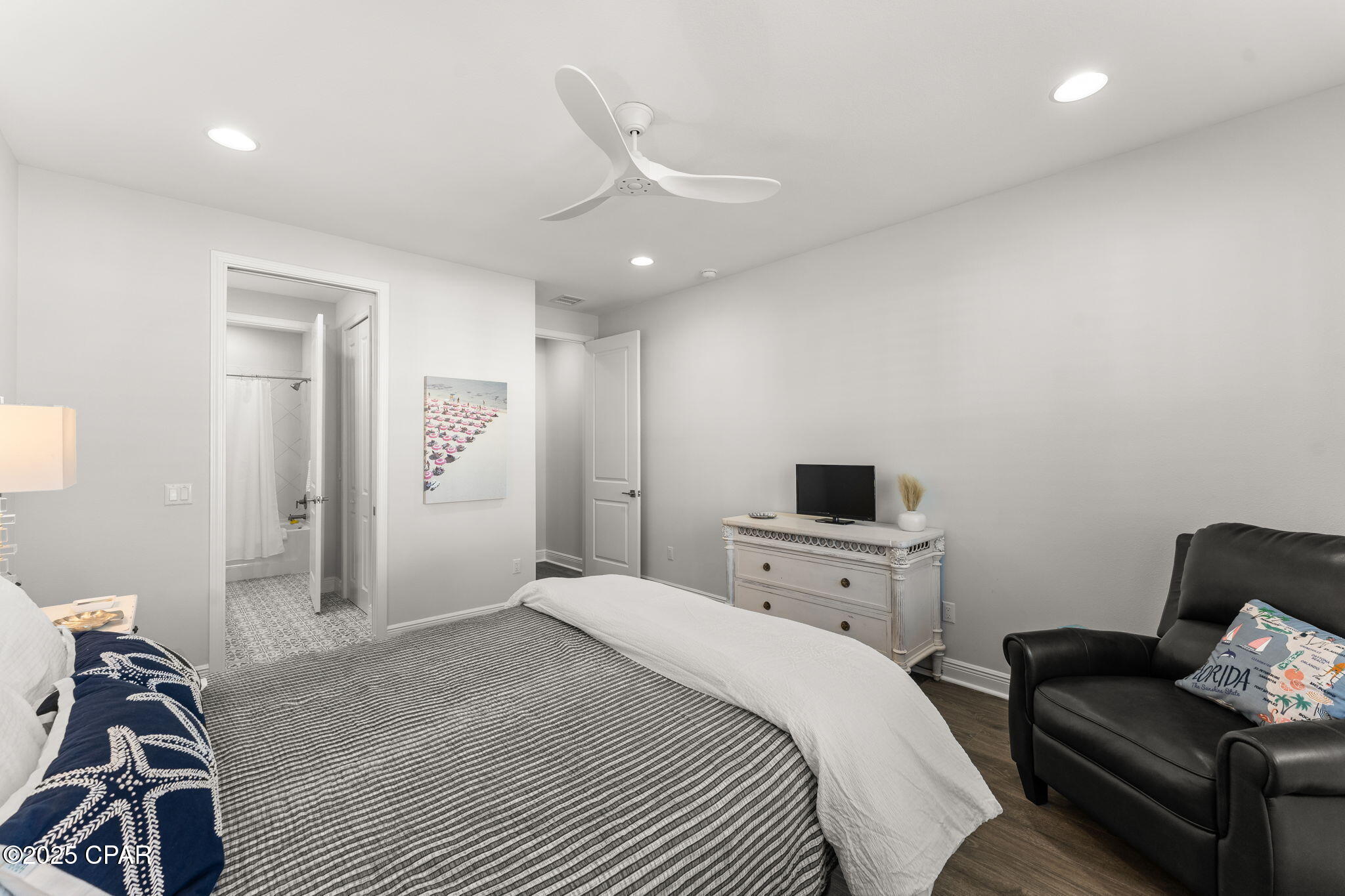 Image 21 For 8325 Fins Up Court