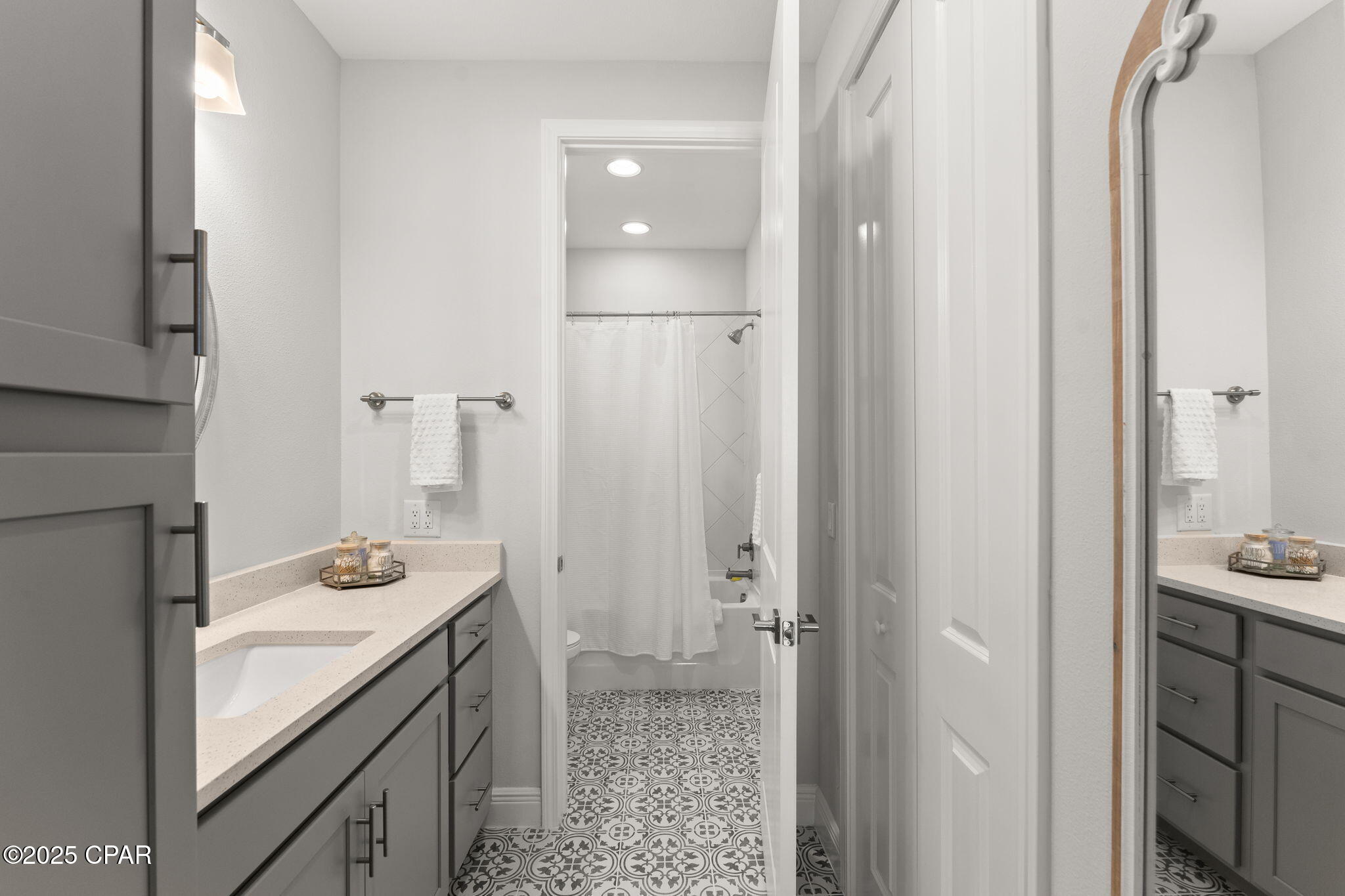 Image 22 For 8325 Fins Up Court