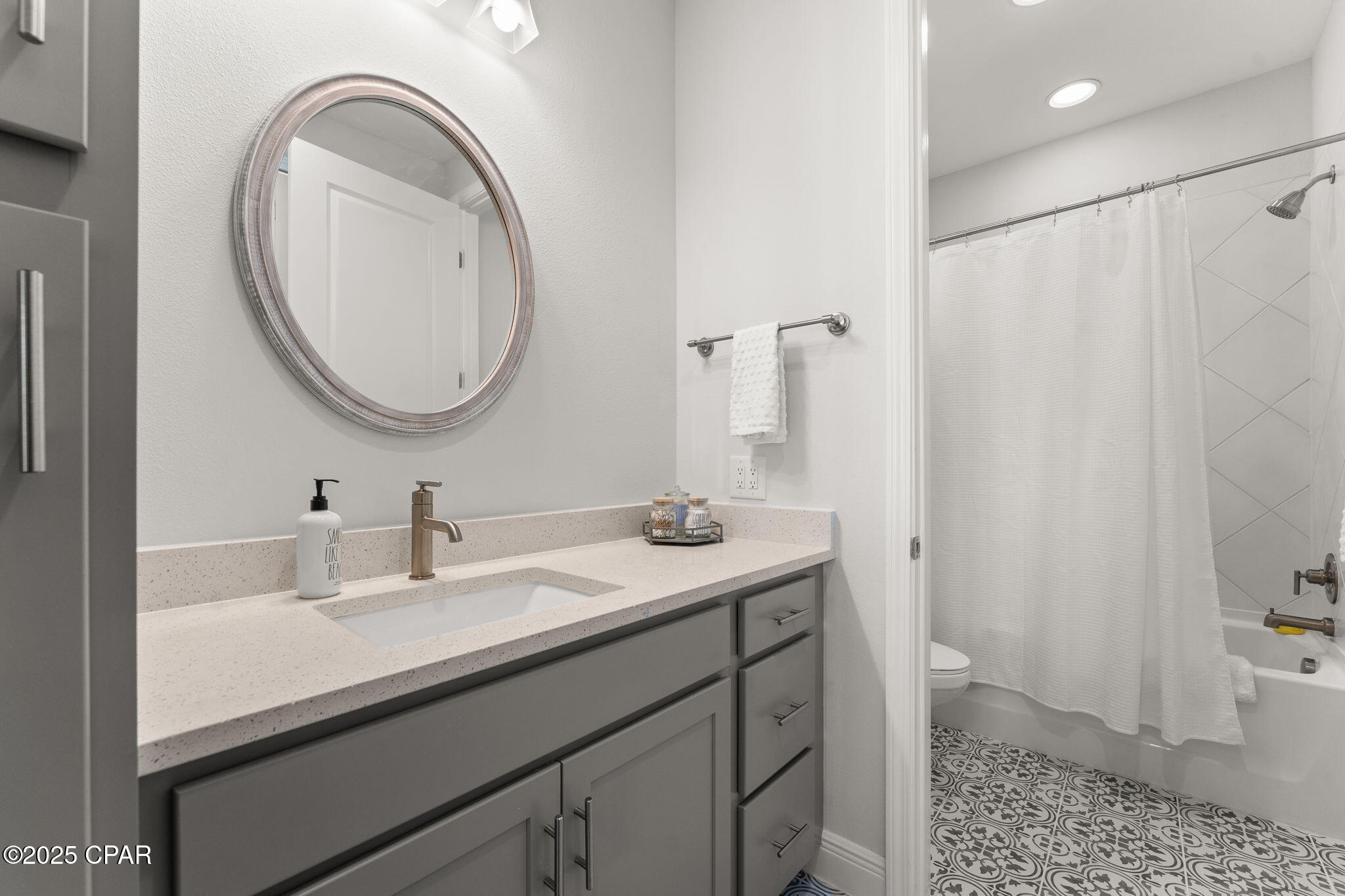 Image 23 For 8325 Fins Up Court