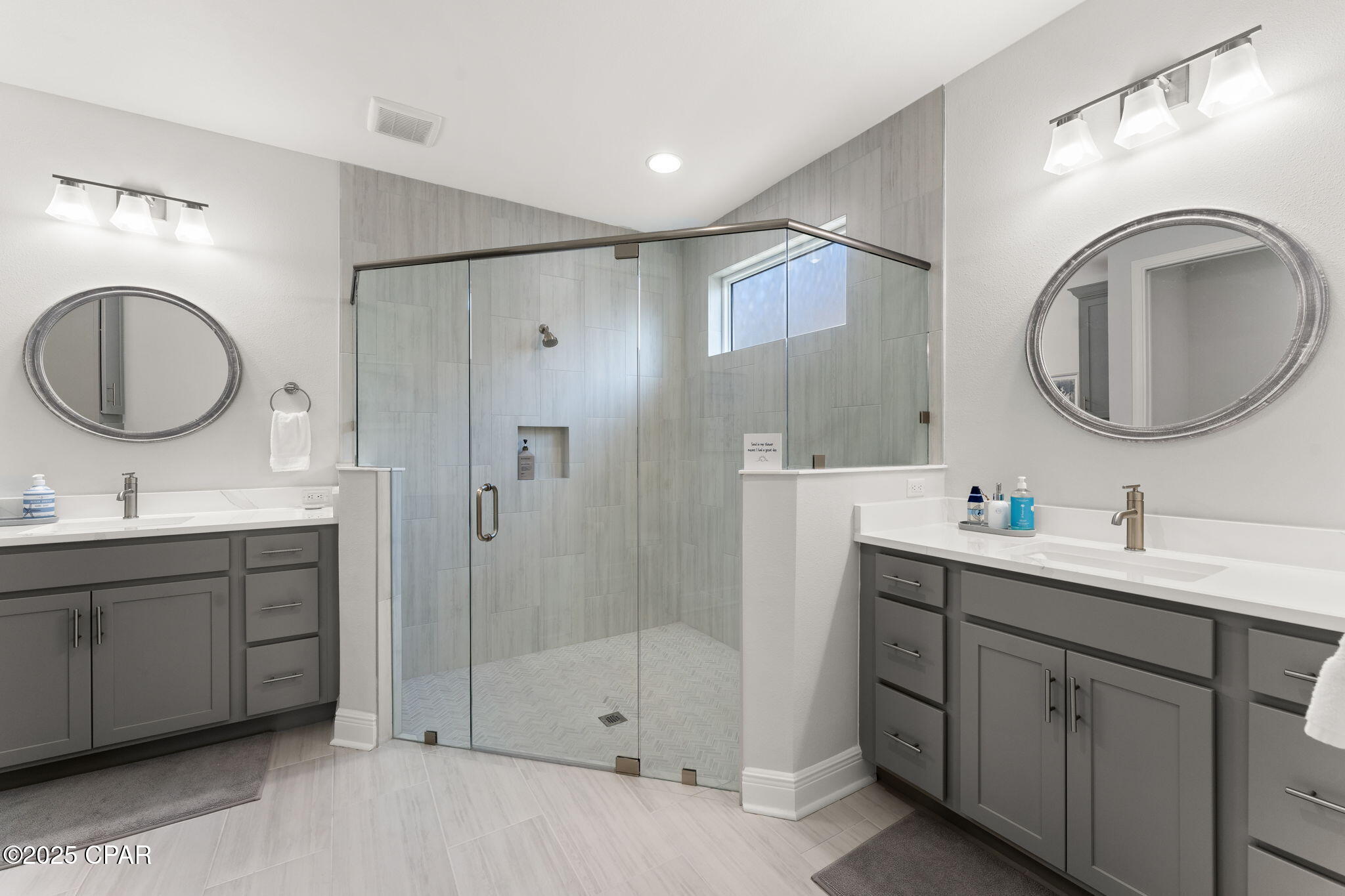 Image 32 For 8325 Fins Up Court