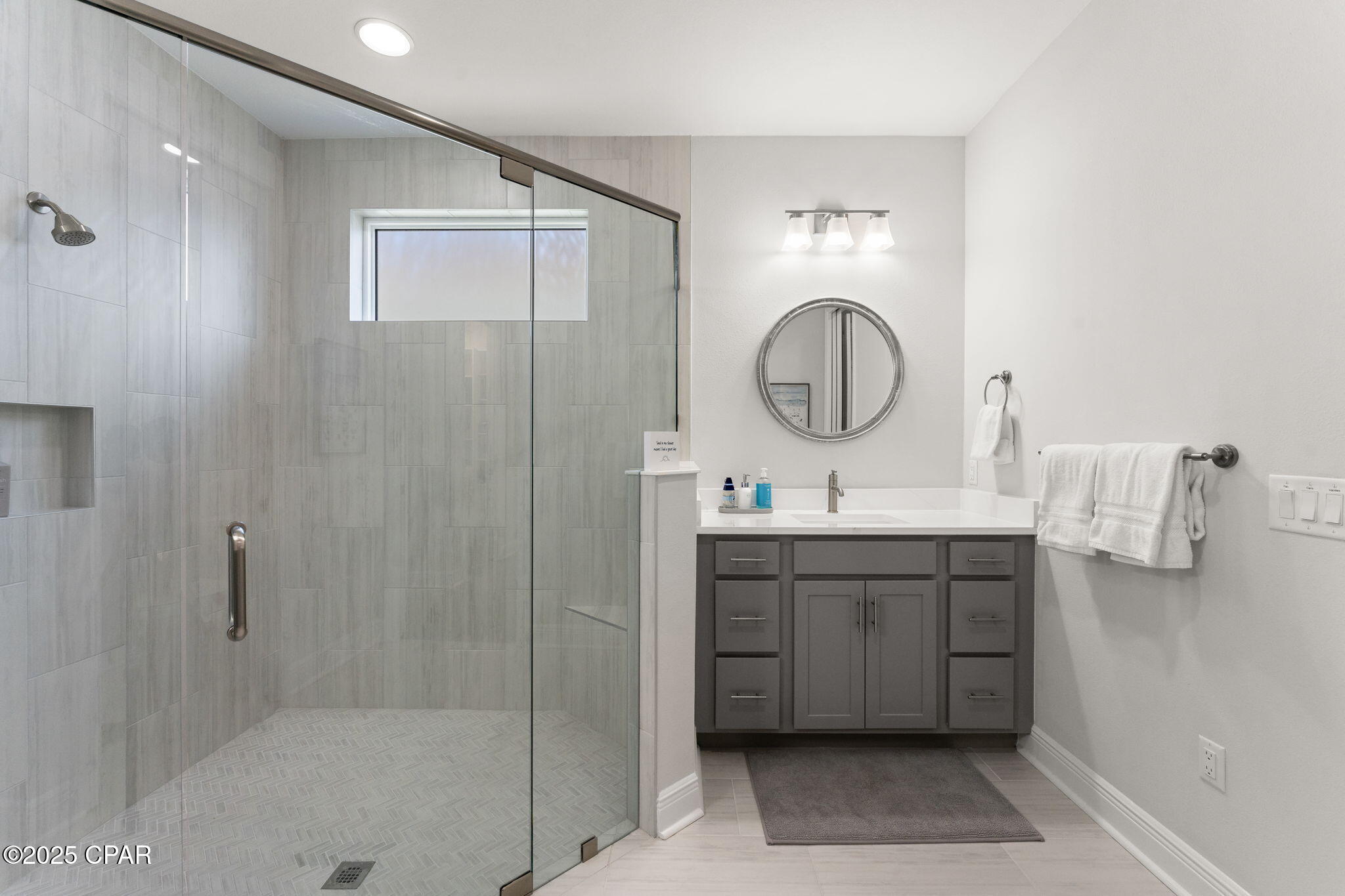 Image 33 For 8325 Fins Up Court