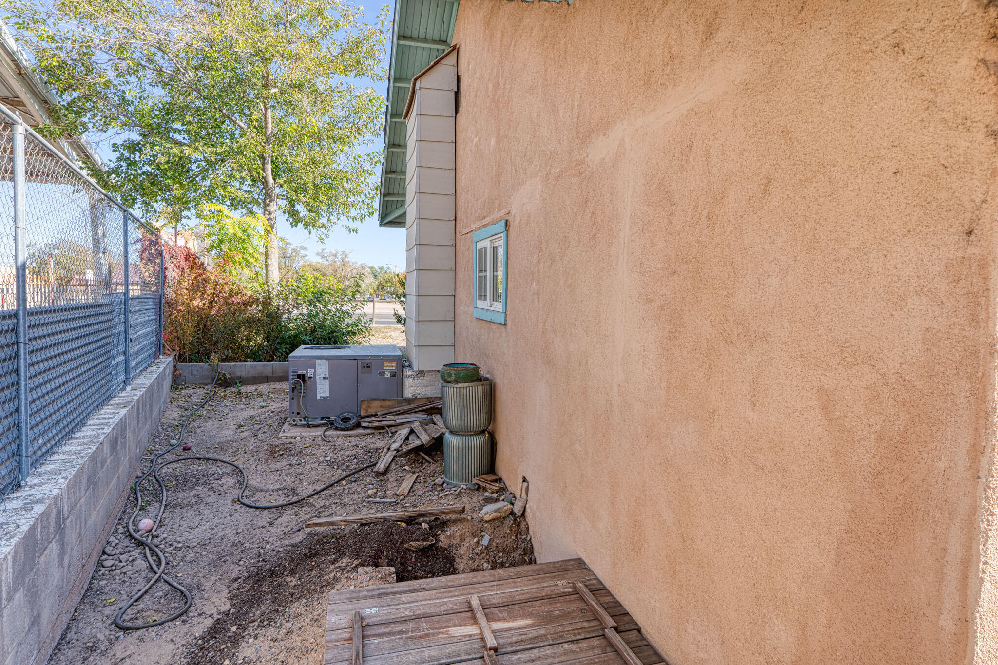 517 E Reinken Avenue 