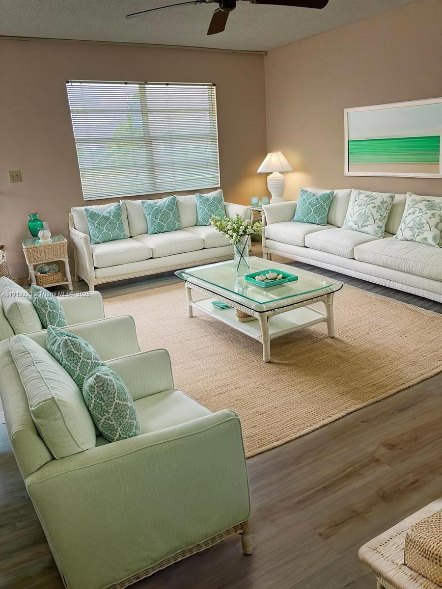 Kings Point Burgundy Cond