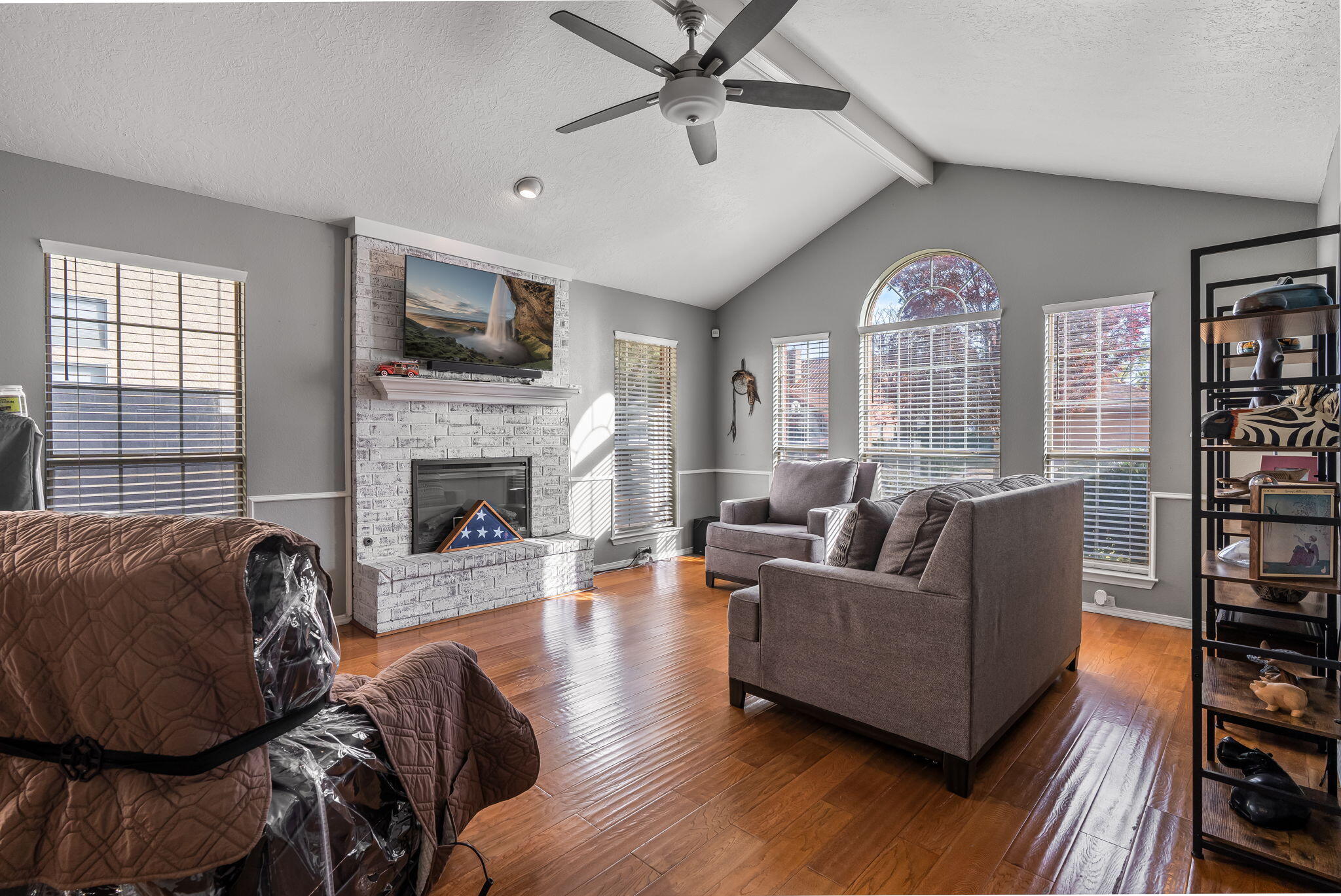 4615 Lobelia Road NW Living Room