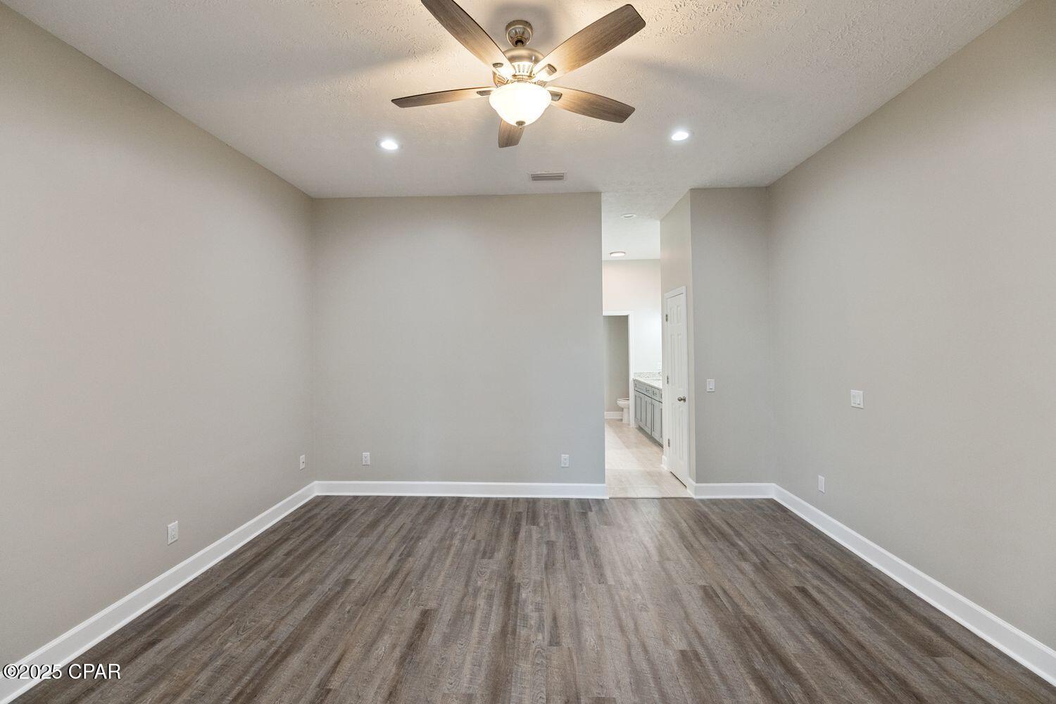 Listing photo id 16 for 2601 Country Club Drive