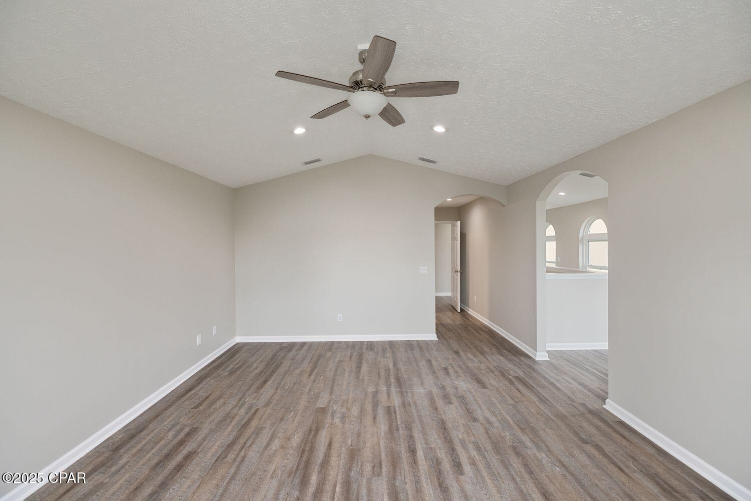 Listing photo id 20 for 2601 Country Club Drive