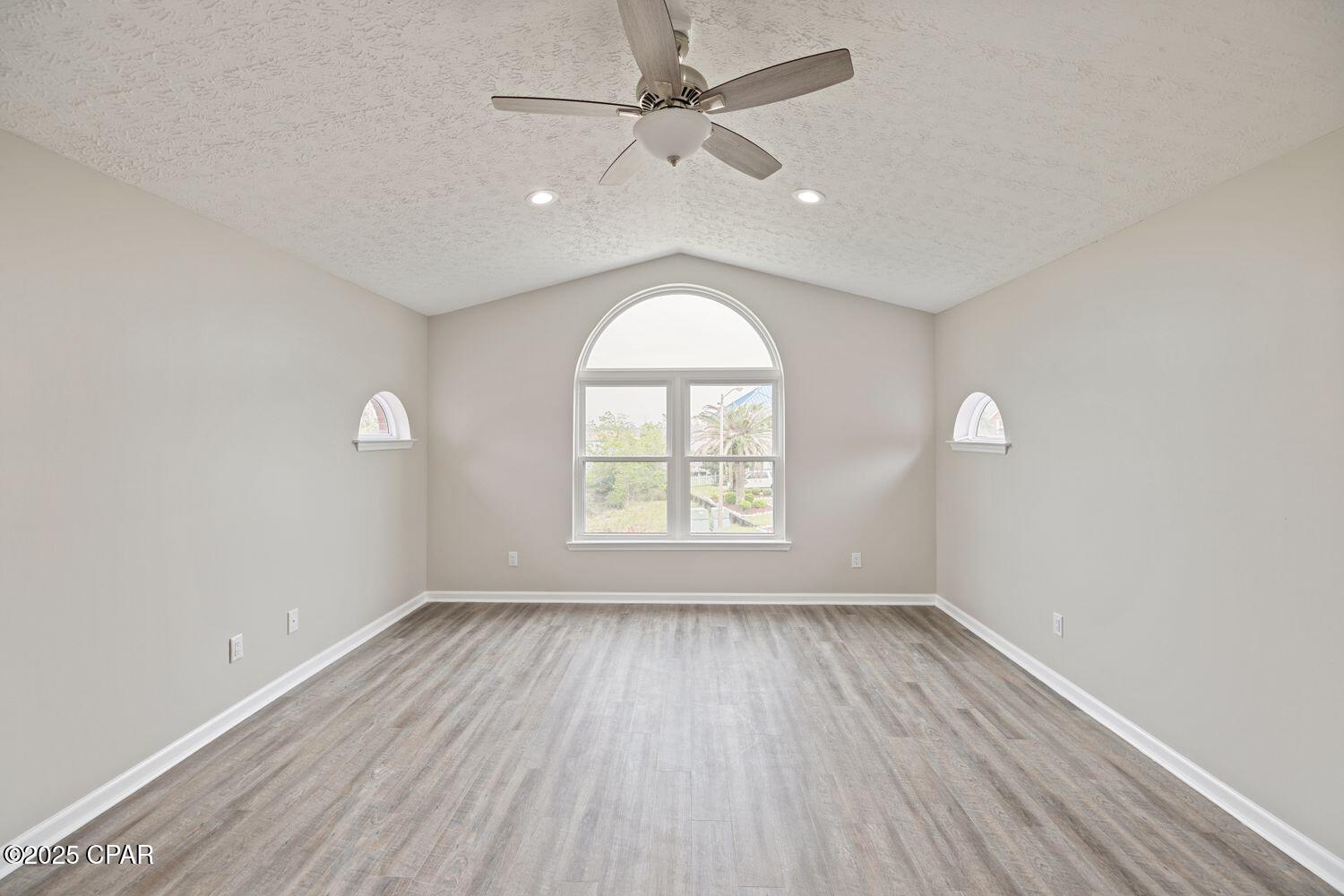 Listing photo id 21 for 2601 Country Club Drive