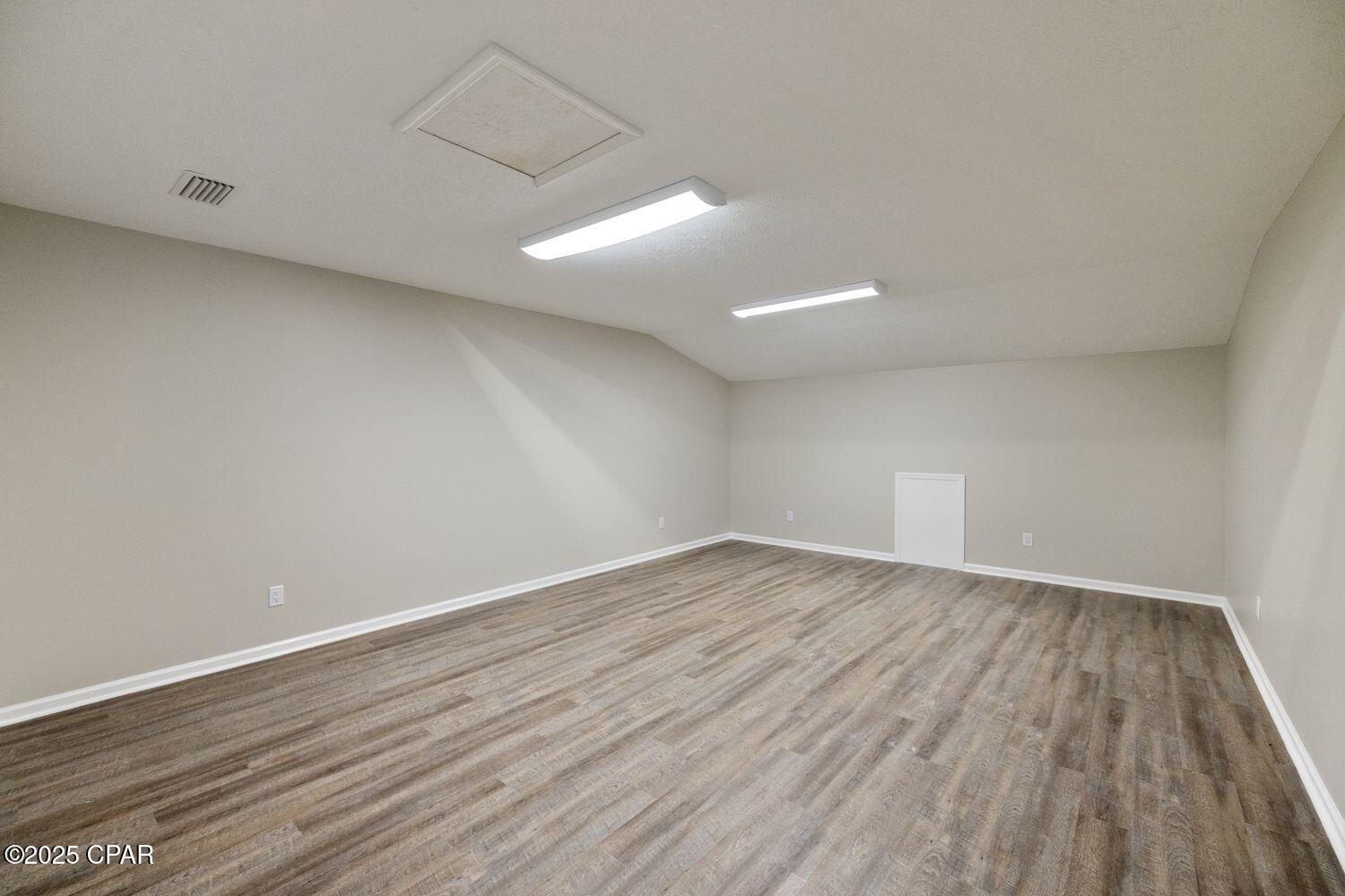 Listing photo id 22 for 2601 Country Club Drive