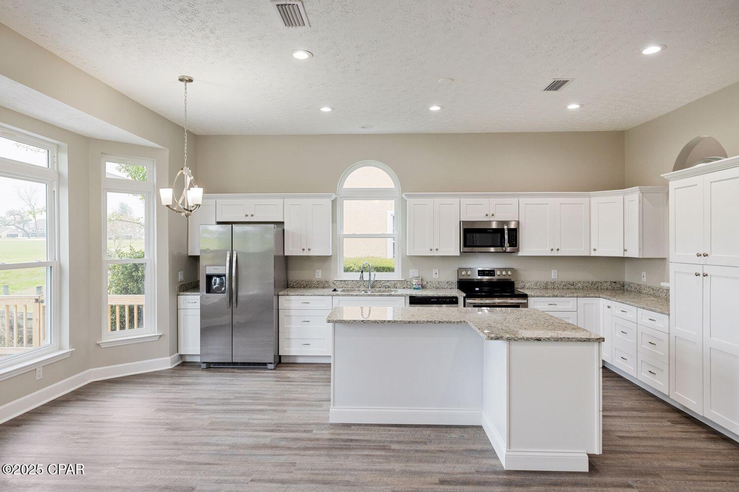 Listing photo id 25 for 2601 Country Club Drive