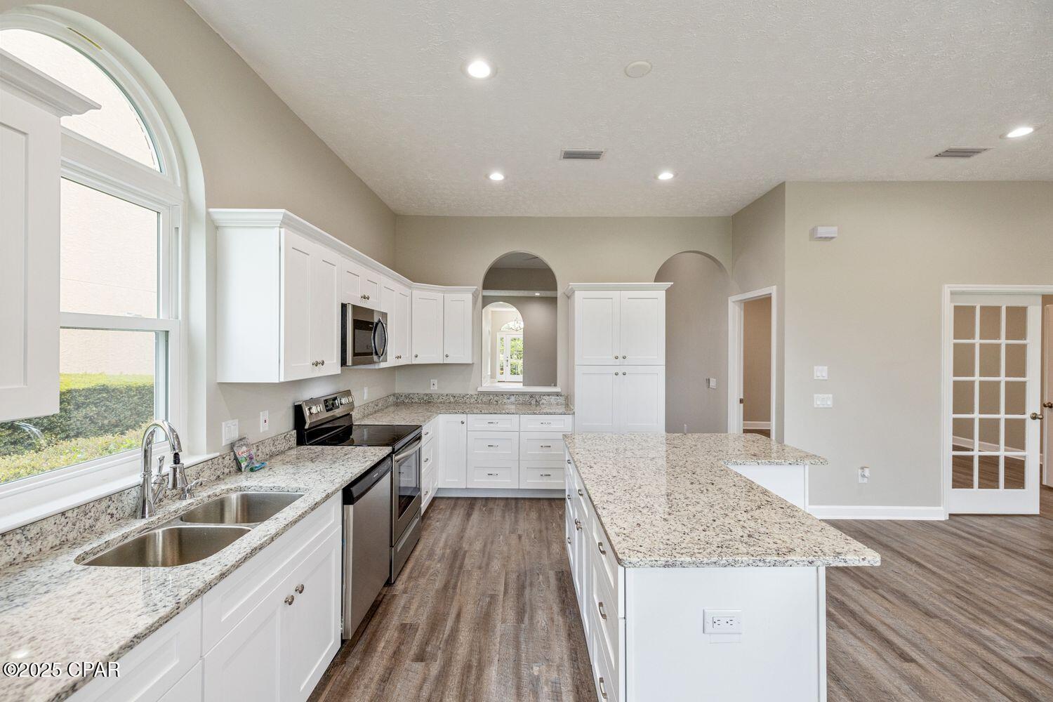 Listing photo id 26 for 2601 Country Club Drive