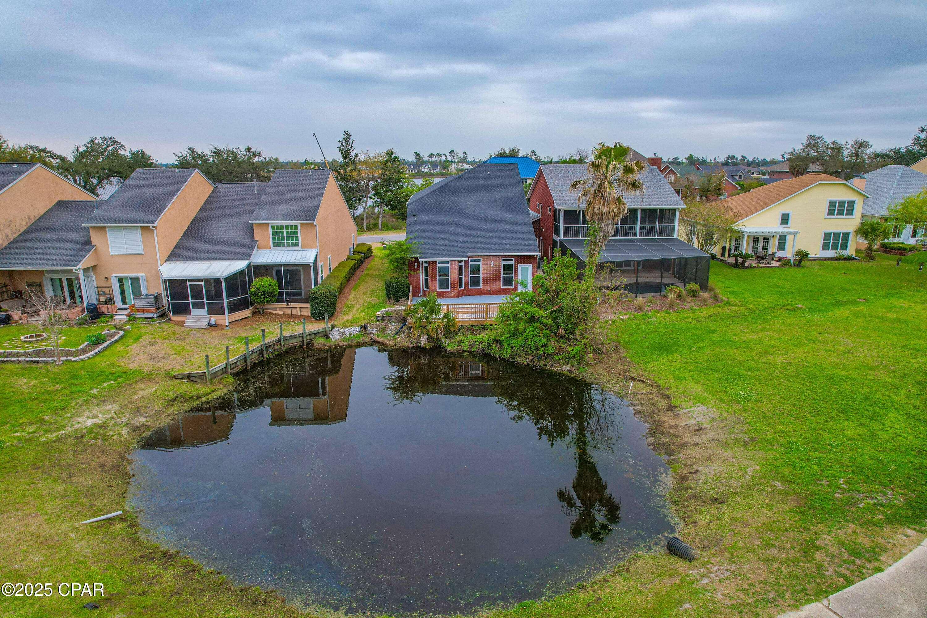 Listing photo id 3 for 2601 Country Club Drive