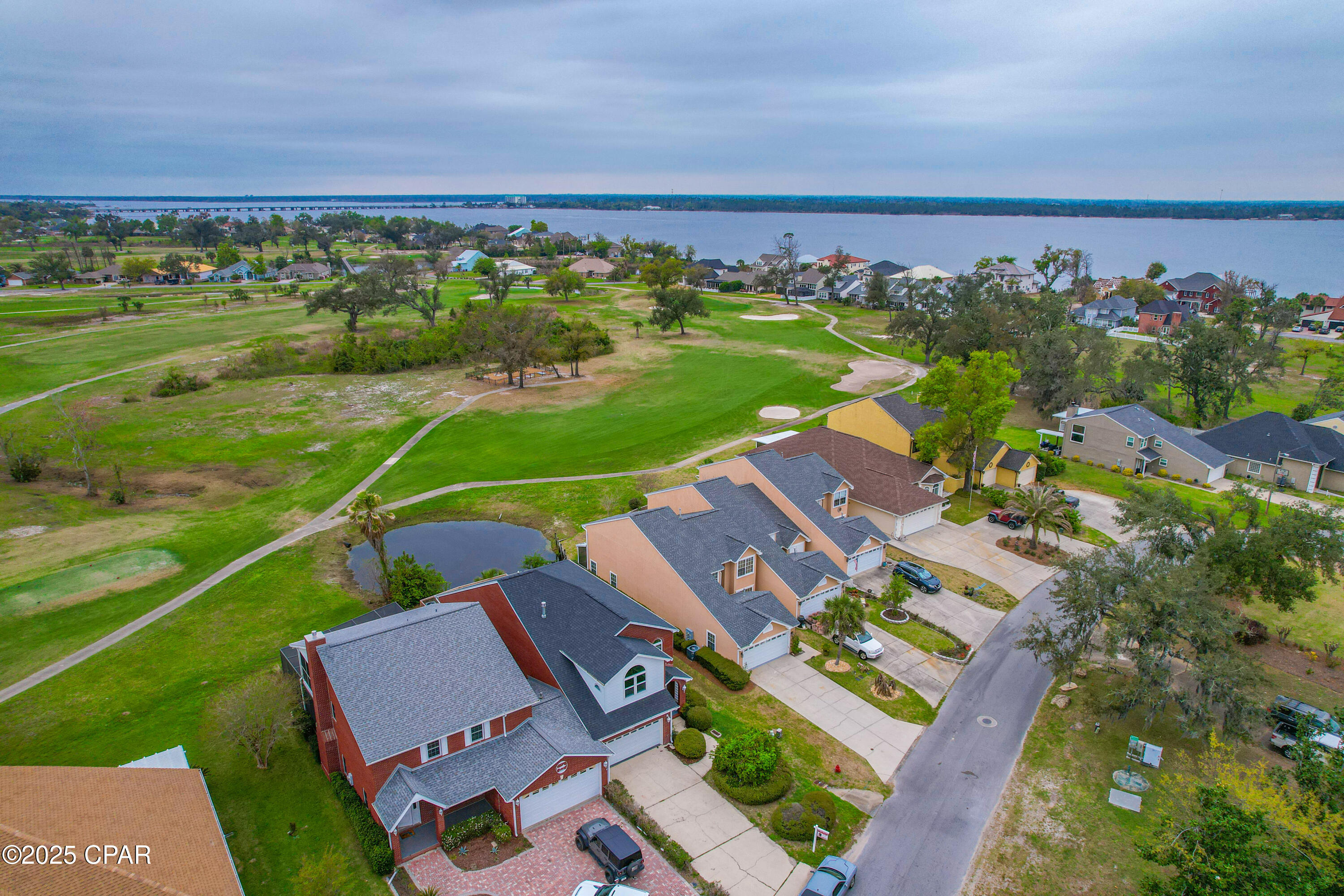 Listing photo id 37 for 2601 Country Club Drive