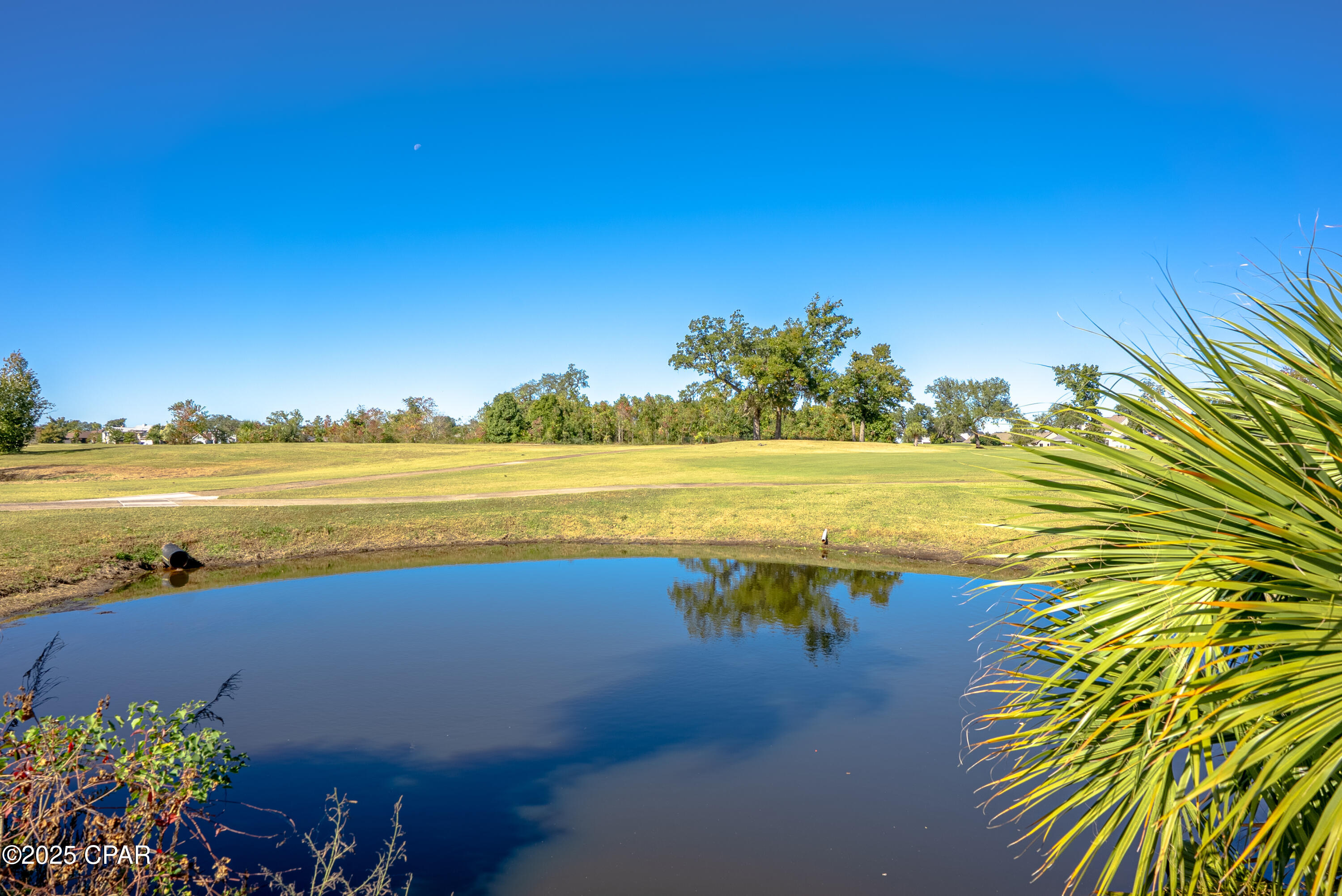 Listing photo id 49 for 2601 Country Club Drive