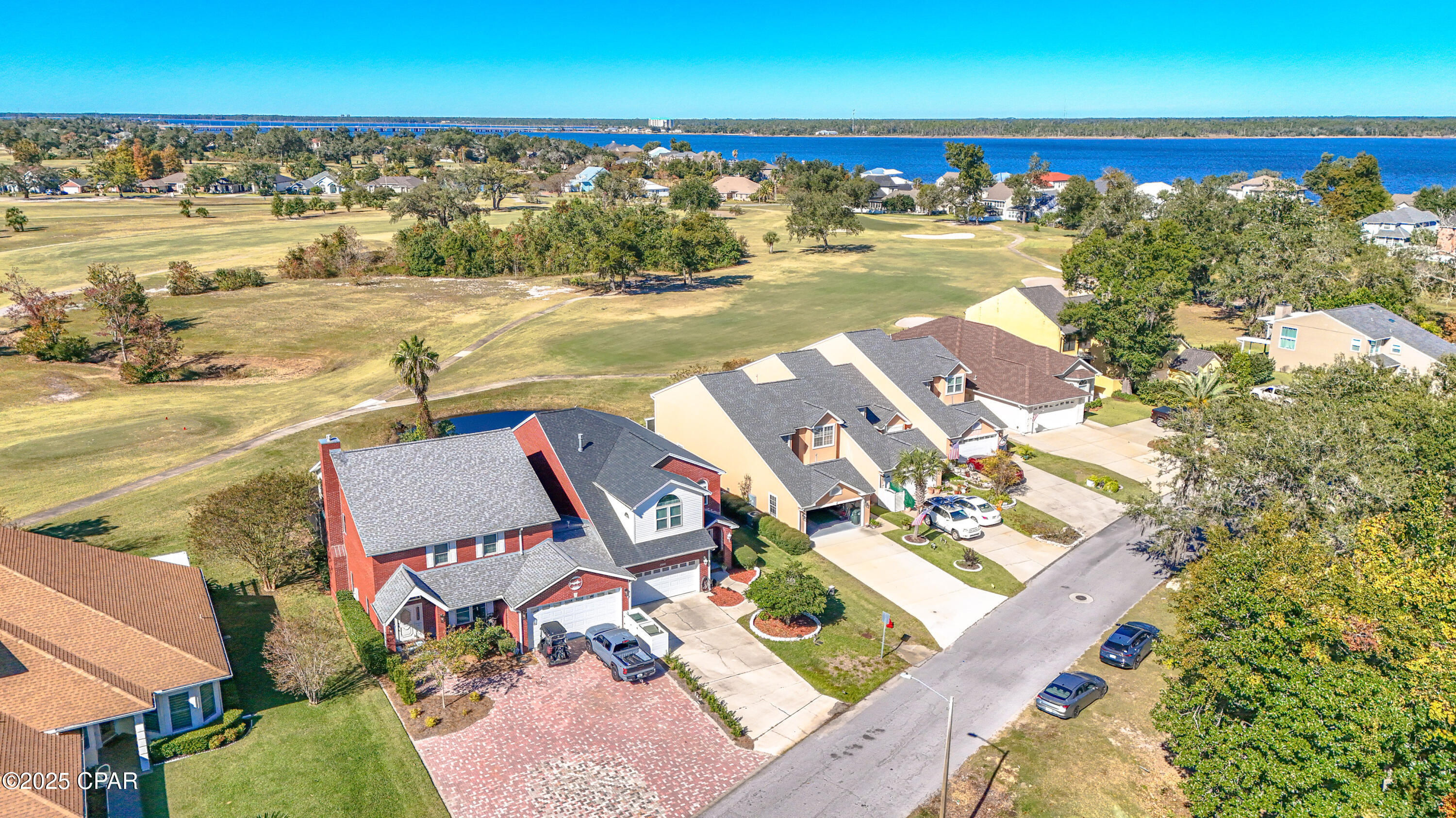 Listing photo id 72 for 2601 Country Club Drive