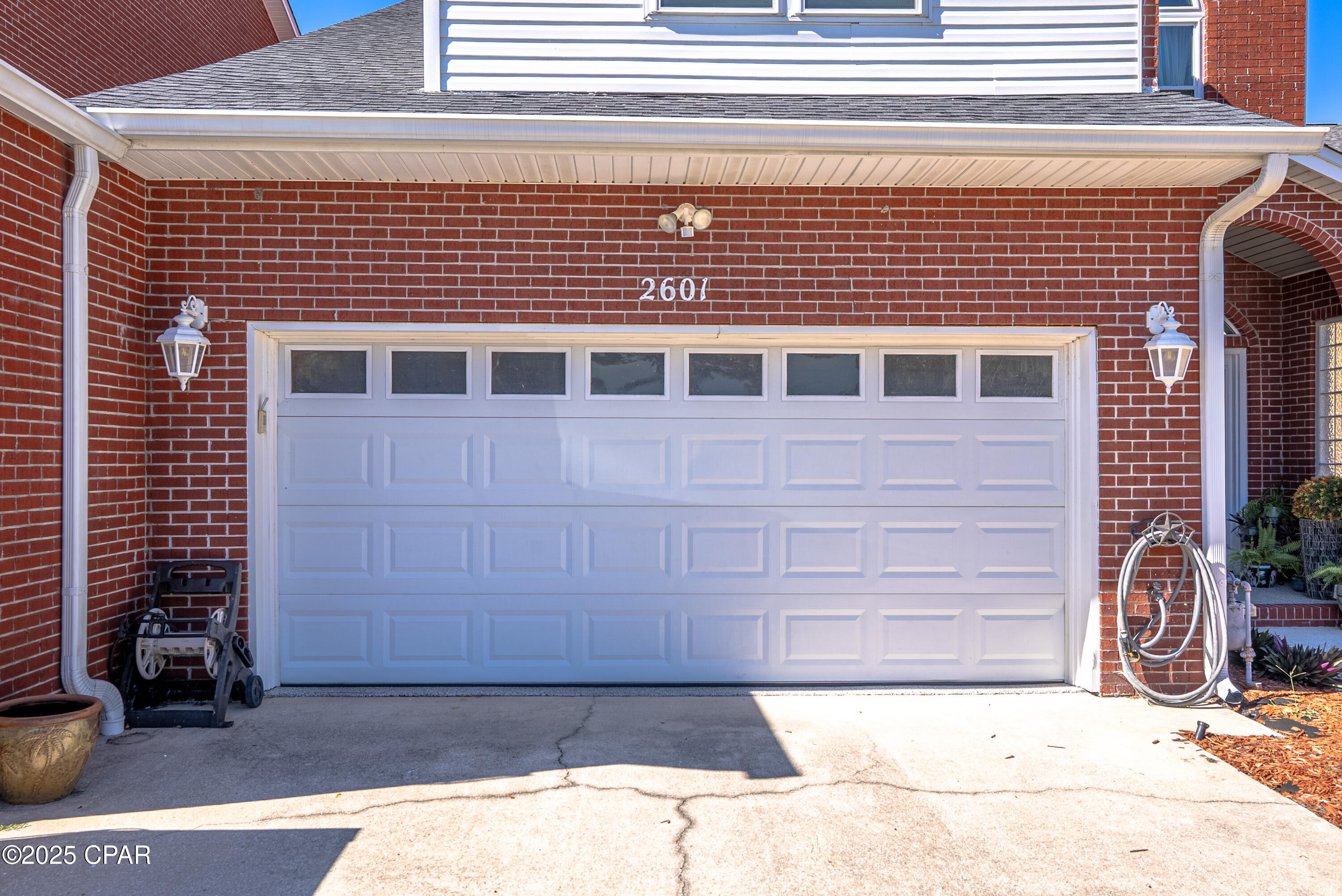 Listing photo id 77 for 2601 Country Club Drive