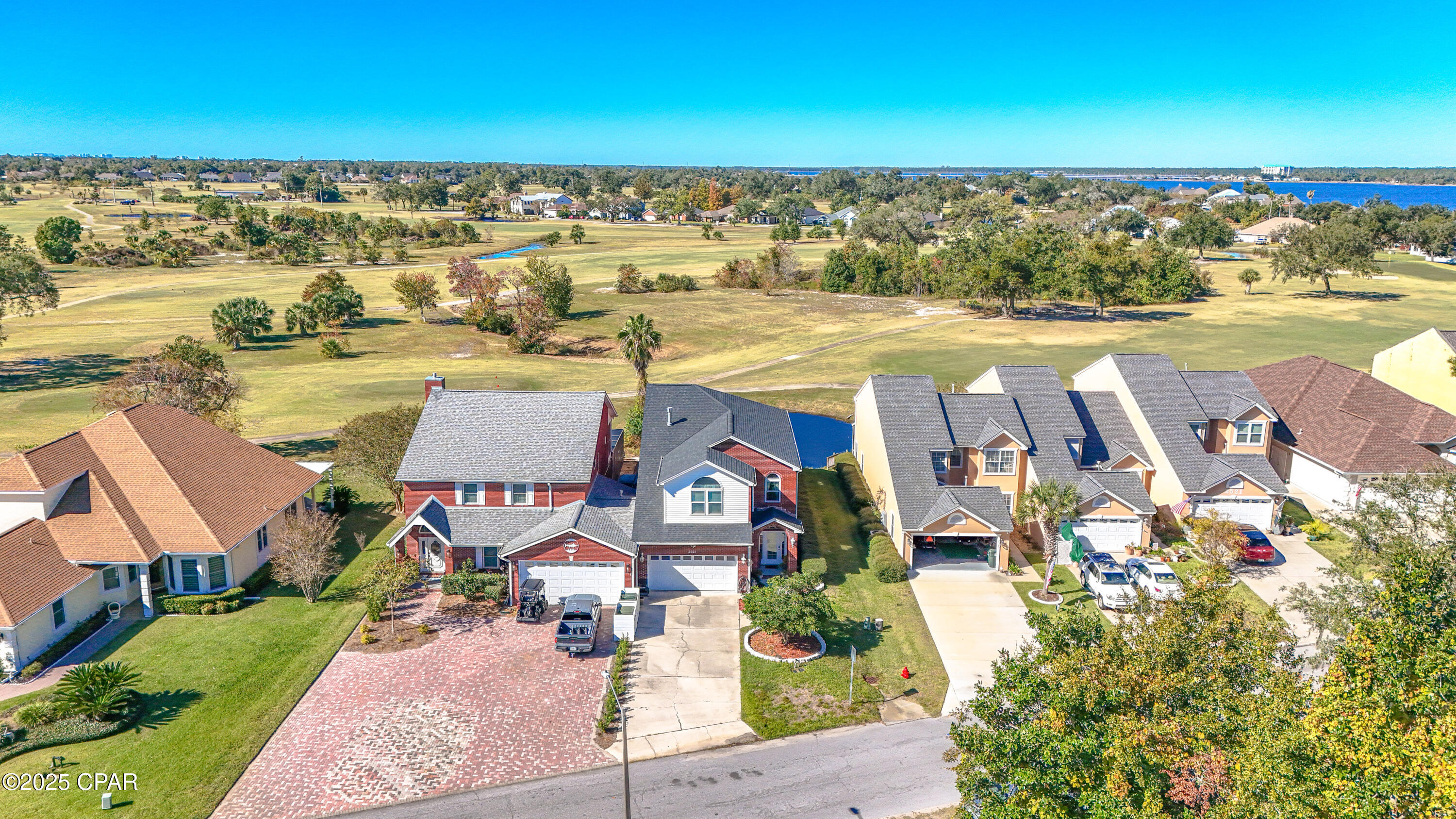 Listing photo id 79 for 2601 Country Club Drive