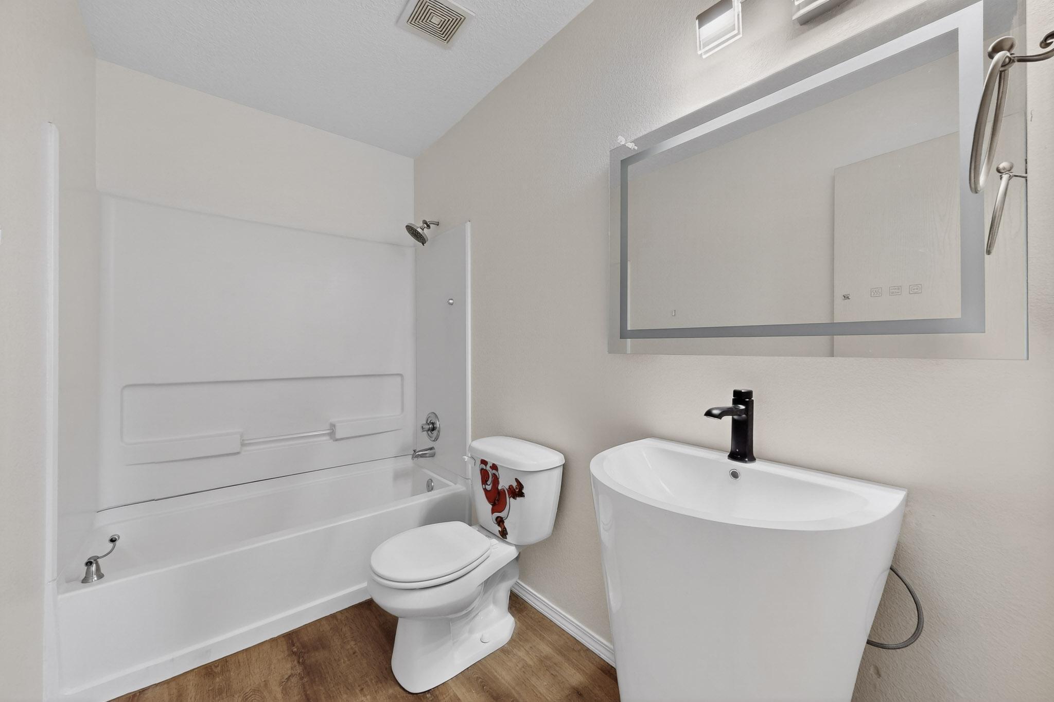 736 MESA DEL RIO Street NW Bathroom