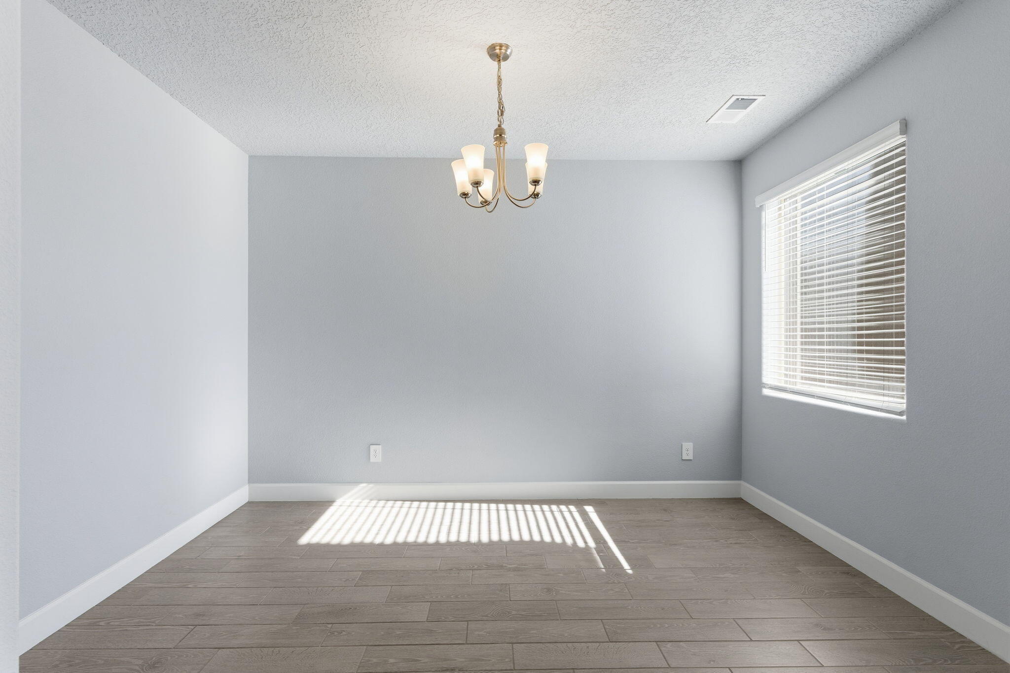 4400 Skyline Loop NE Living Room