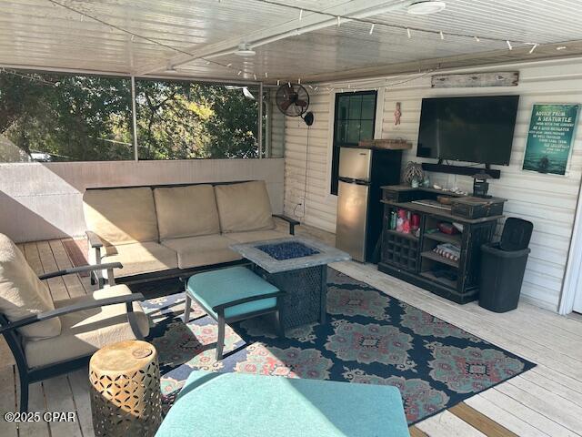 Listing photo id 14 for 4223 Lorraine Street