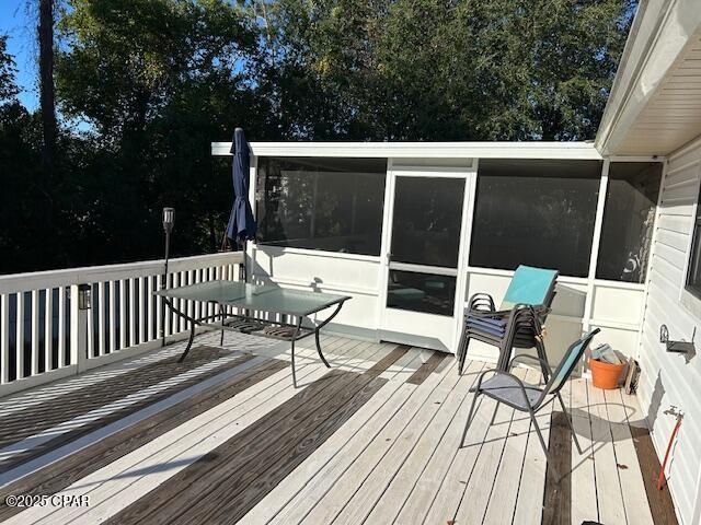 Listing photo id 15 for 4223 Lorraine Street