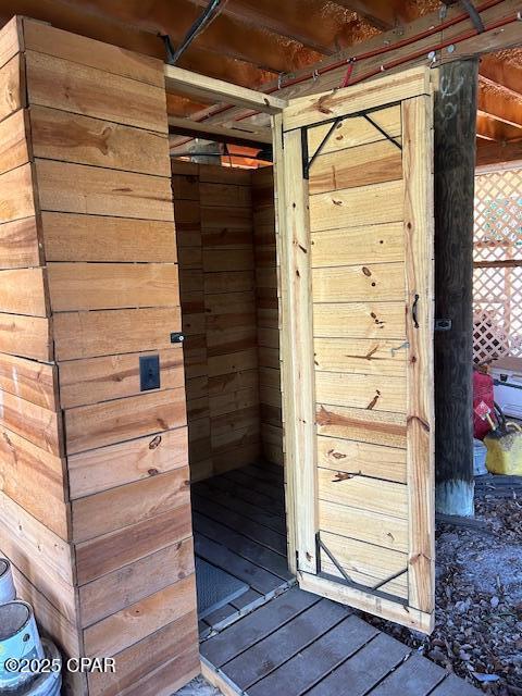 Listing photo id 21 for 4223 Lorraine Street