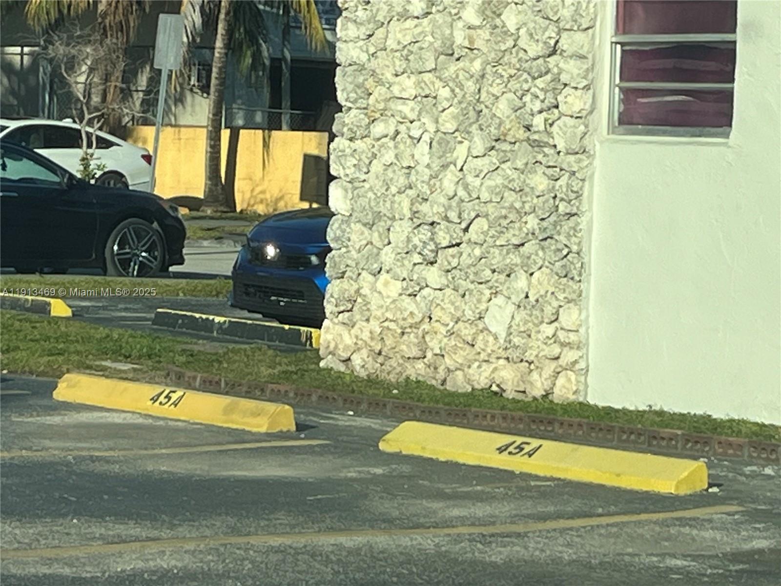 Courtyards Of Hialeah Con