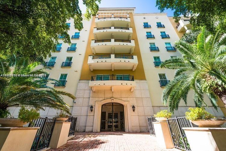 Location!! Mediterranean style boutique building. Large unit 2 Bedrooms 2 Bathrooms, split floor plan, nicely furnished. Washer/Dryer, Kitchen with S/S and granite counter tops, laminated floors, exceptional views from the balcony. Must See!!