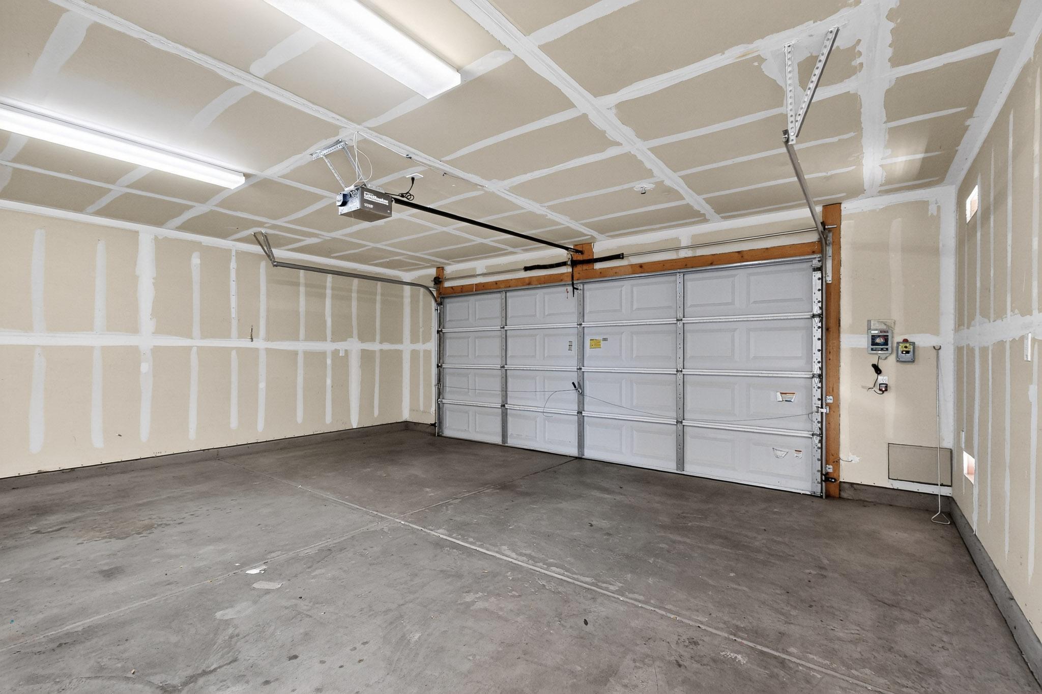 3816 Tulane Drive NE Garage