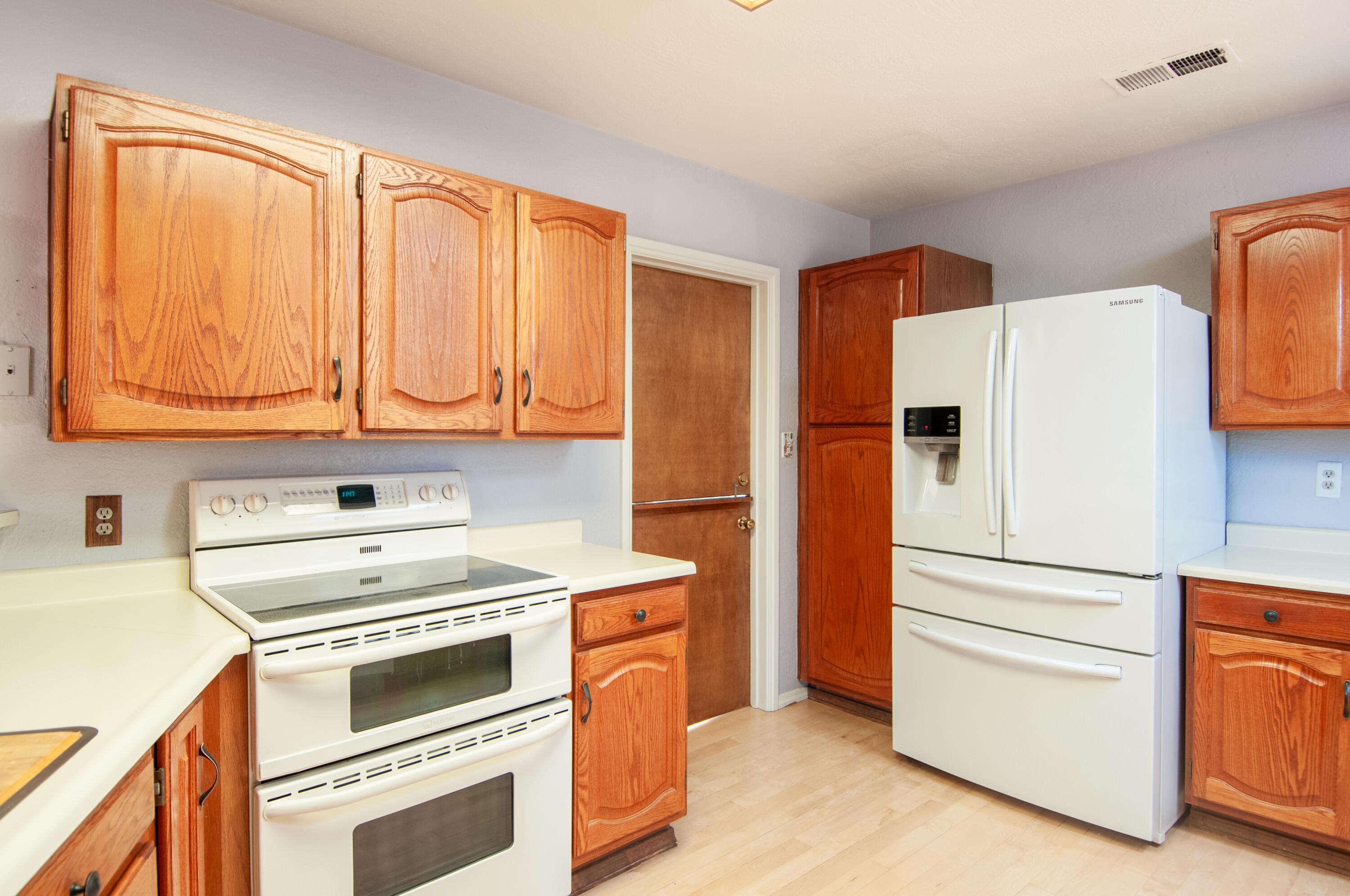 2913 Palomas Drive NE Kitchen