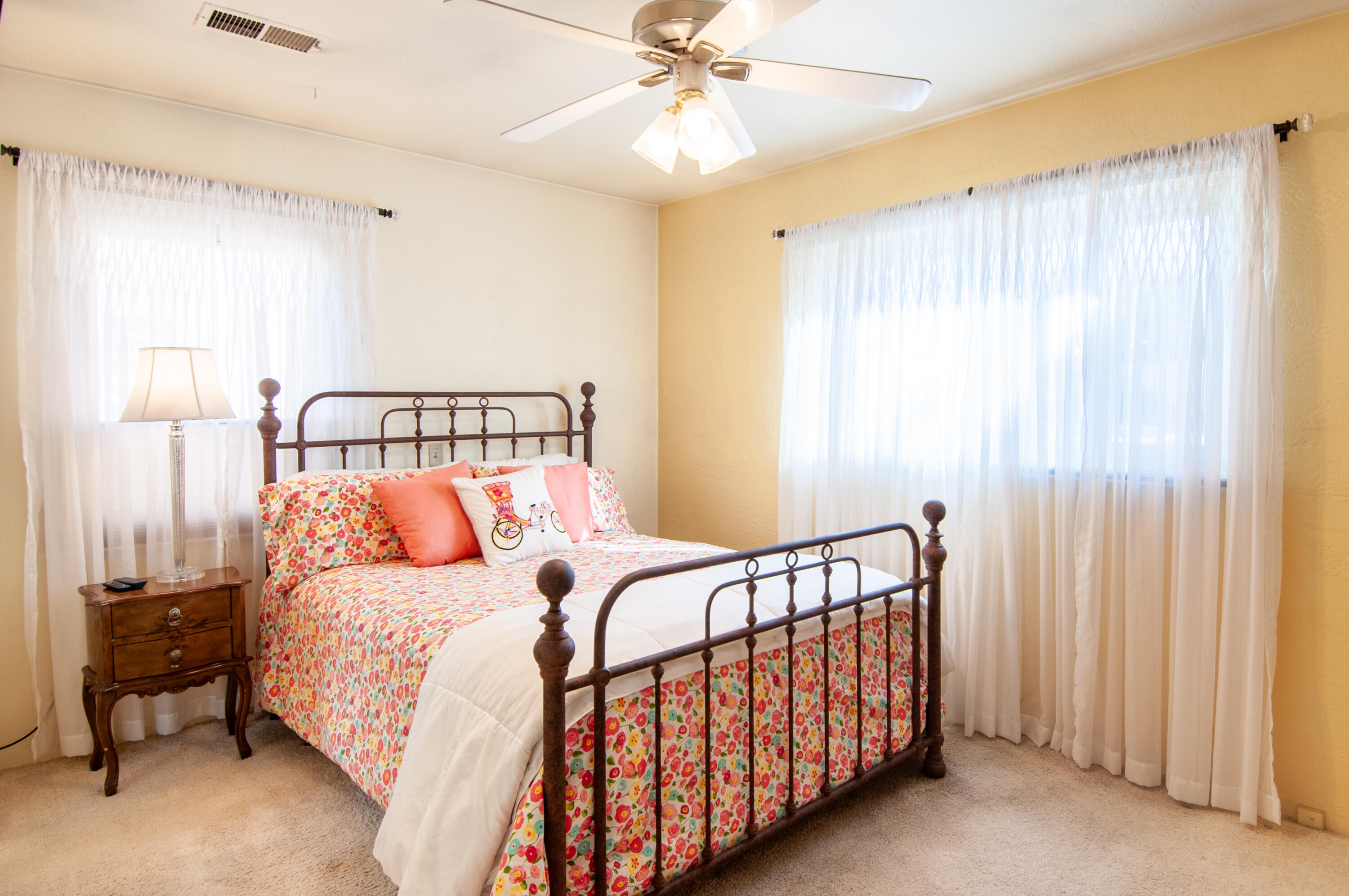 2913 Palomas Drive NE Bedroom