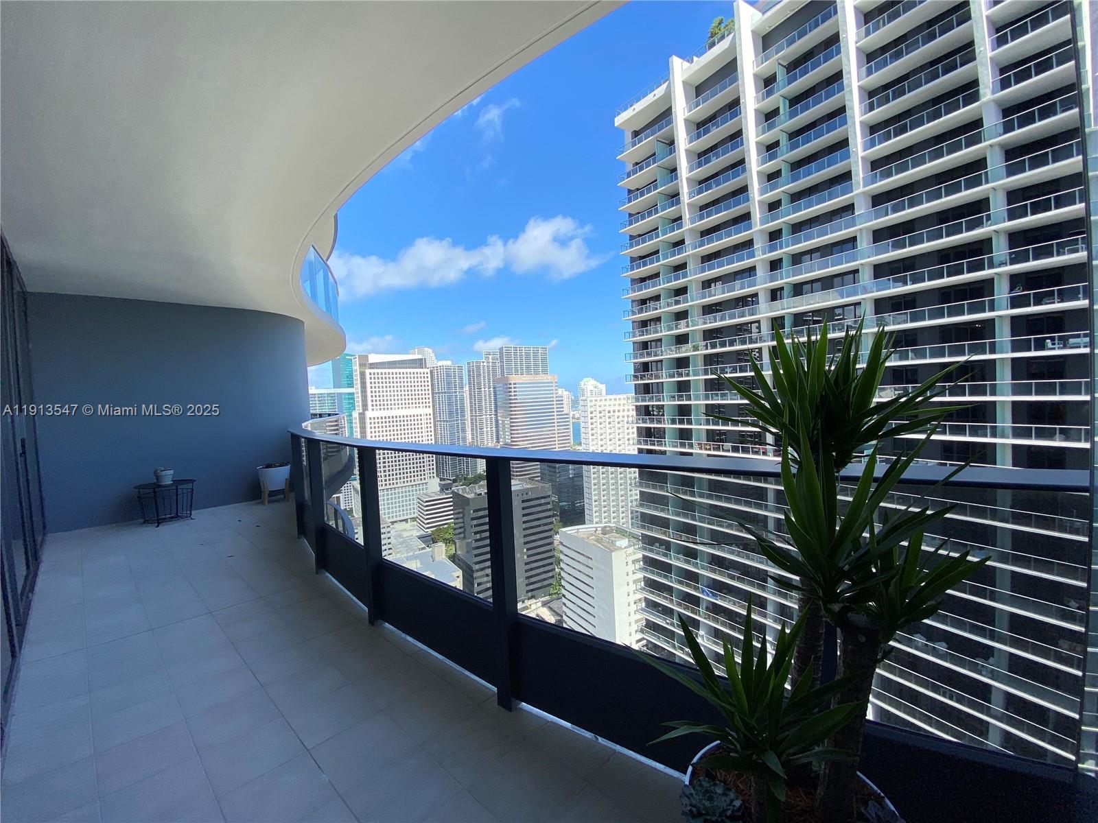 Apartamento para Alugar em Miami, FL