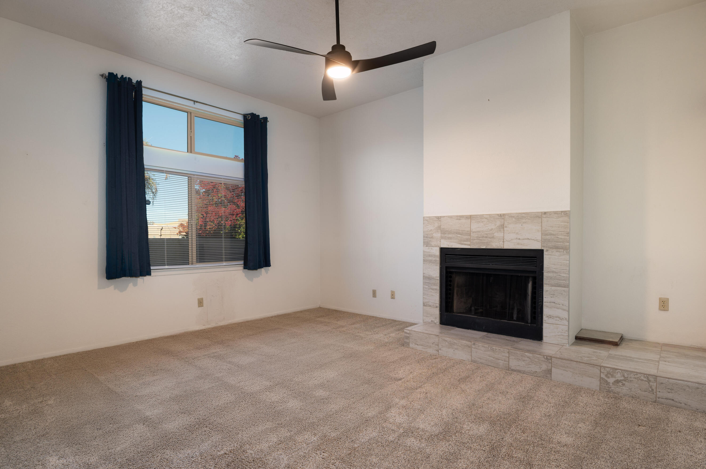 7104 Leslynne Drive NE Living Room