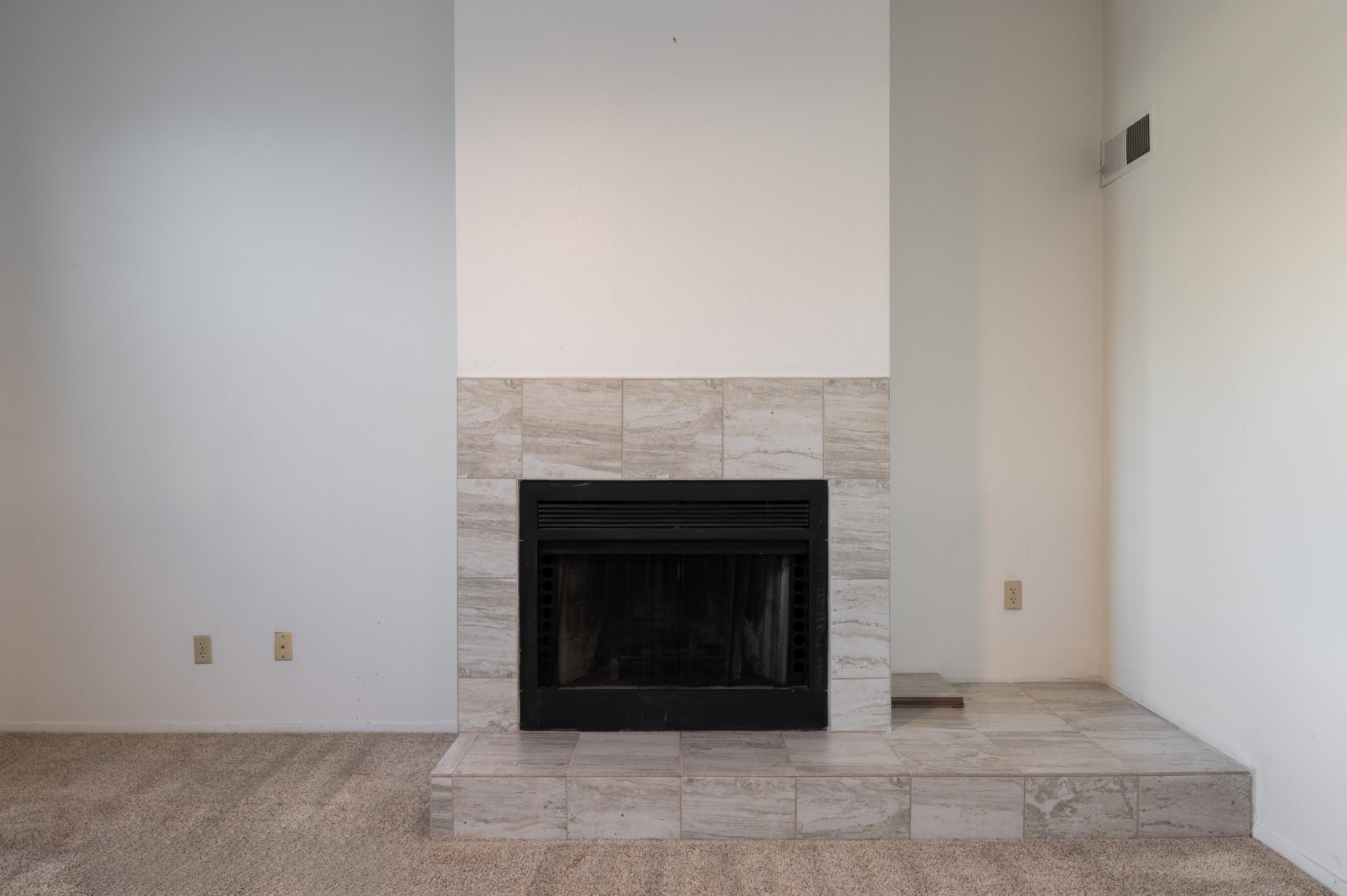 7104 Leslynne Drive NE Living Room