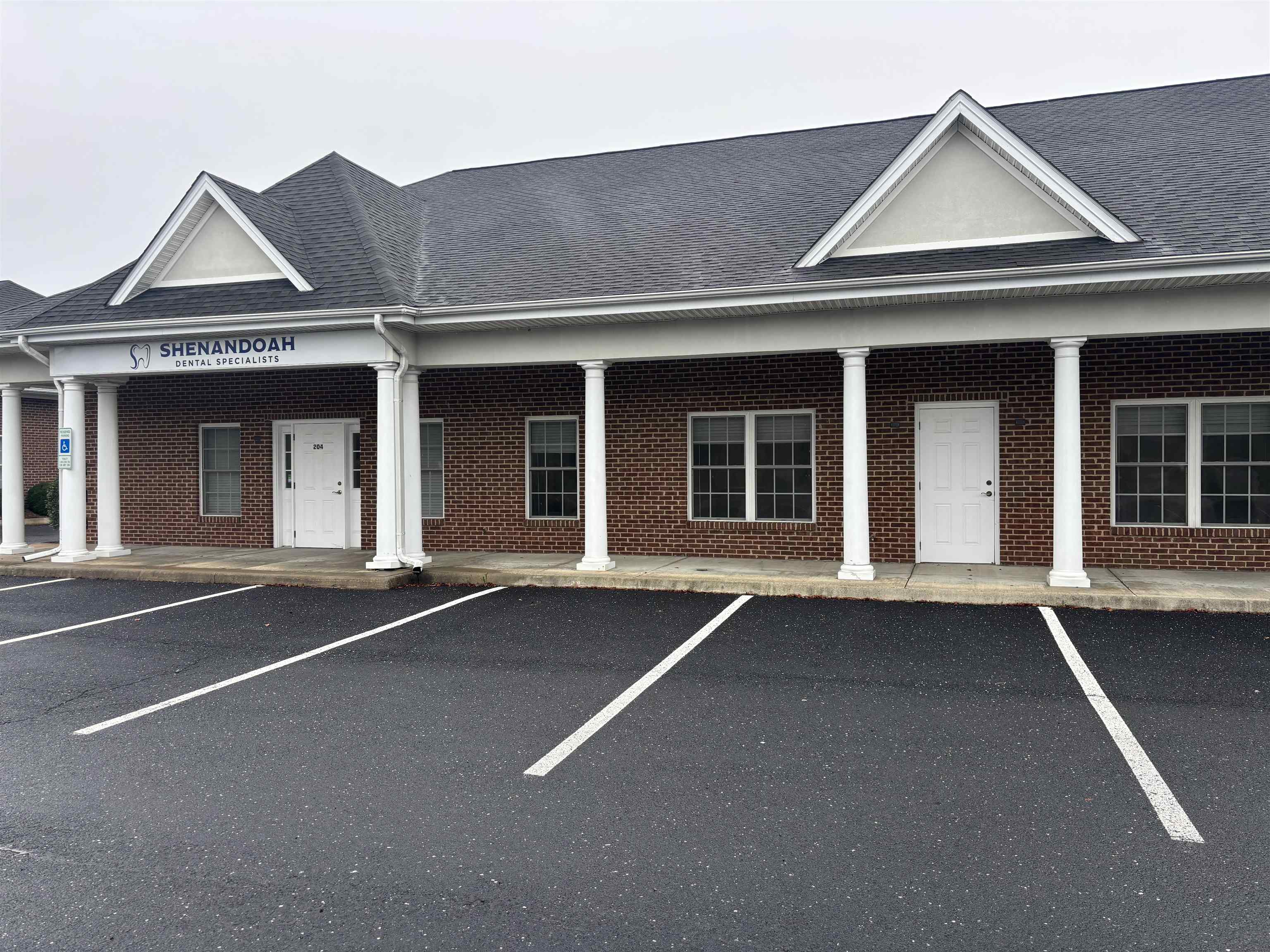 1557 COMMERCE AVE exterior
