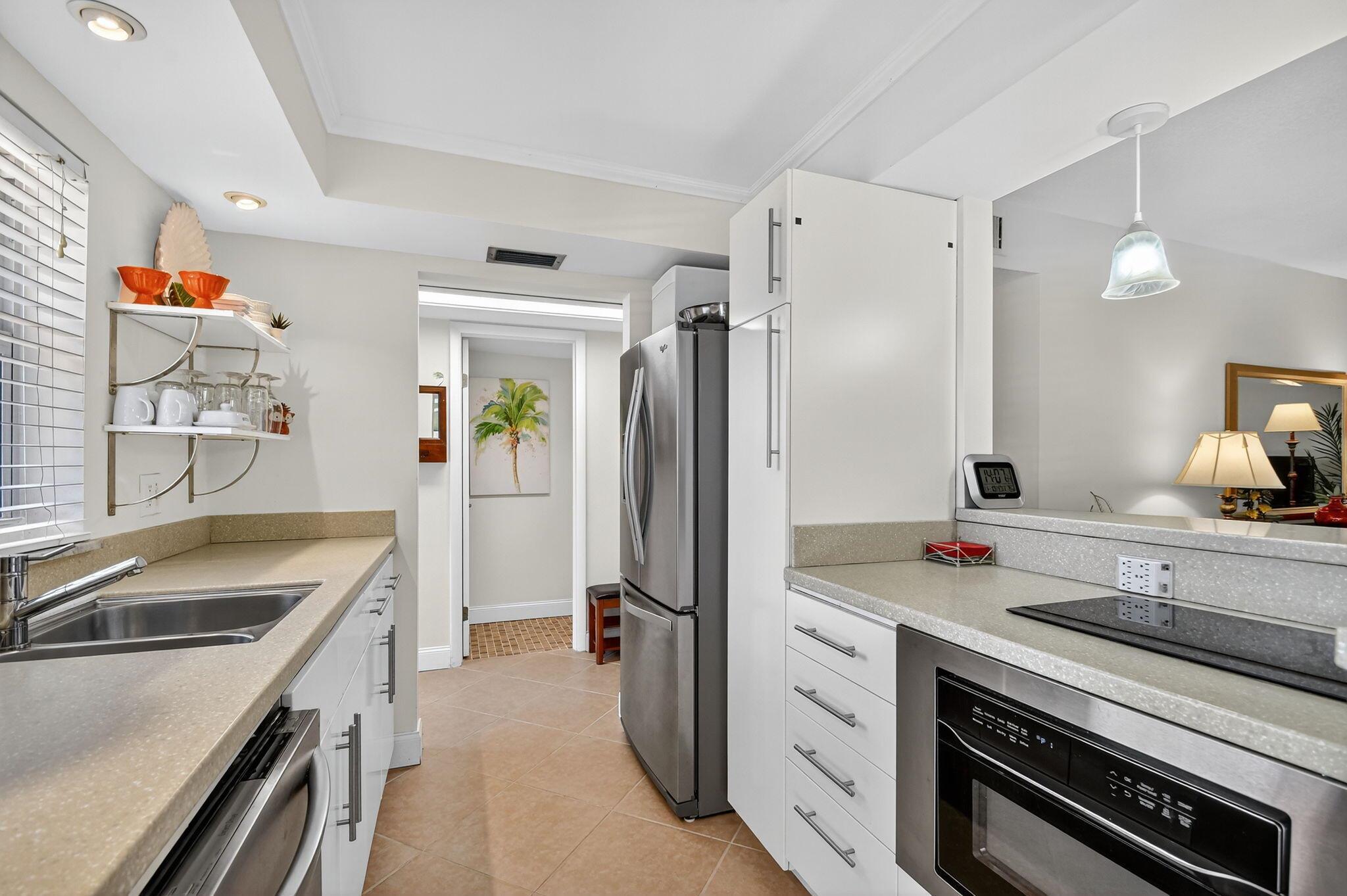 Century Village / Golfs E