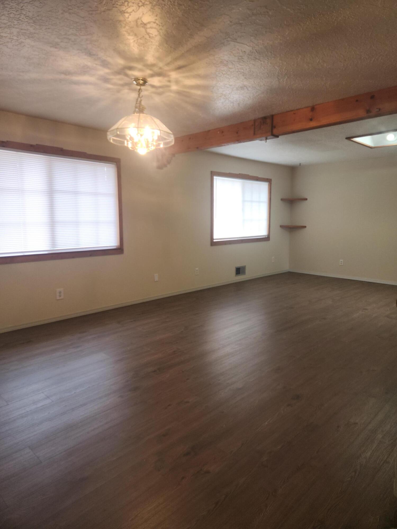 8505 HANNETT Avenue NE 