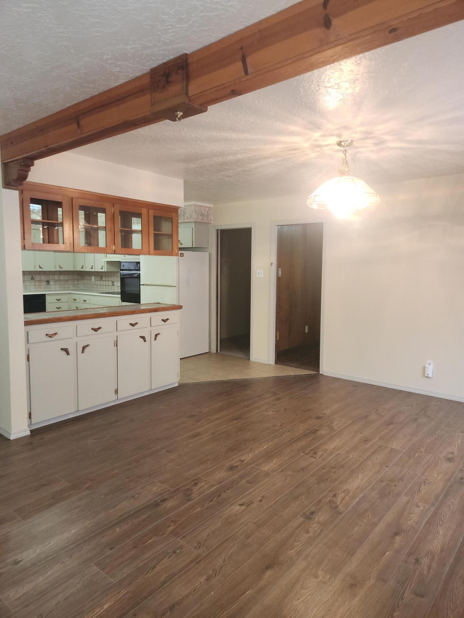 8505 HANNETT Avenue NE 