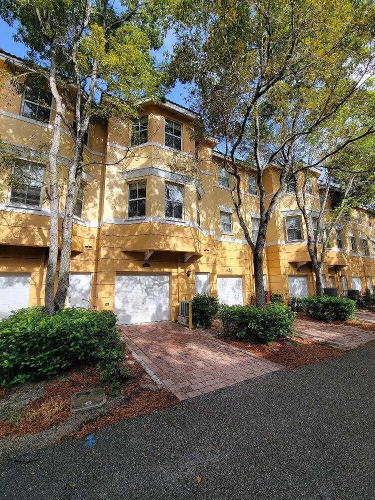 Shoma Townhomes At Royal