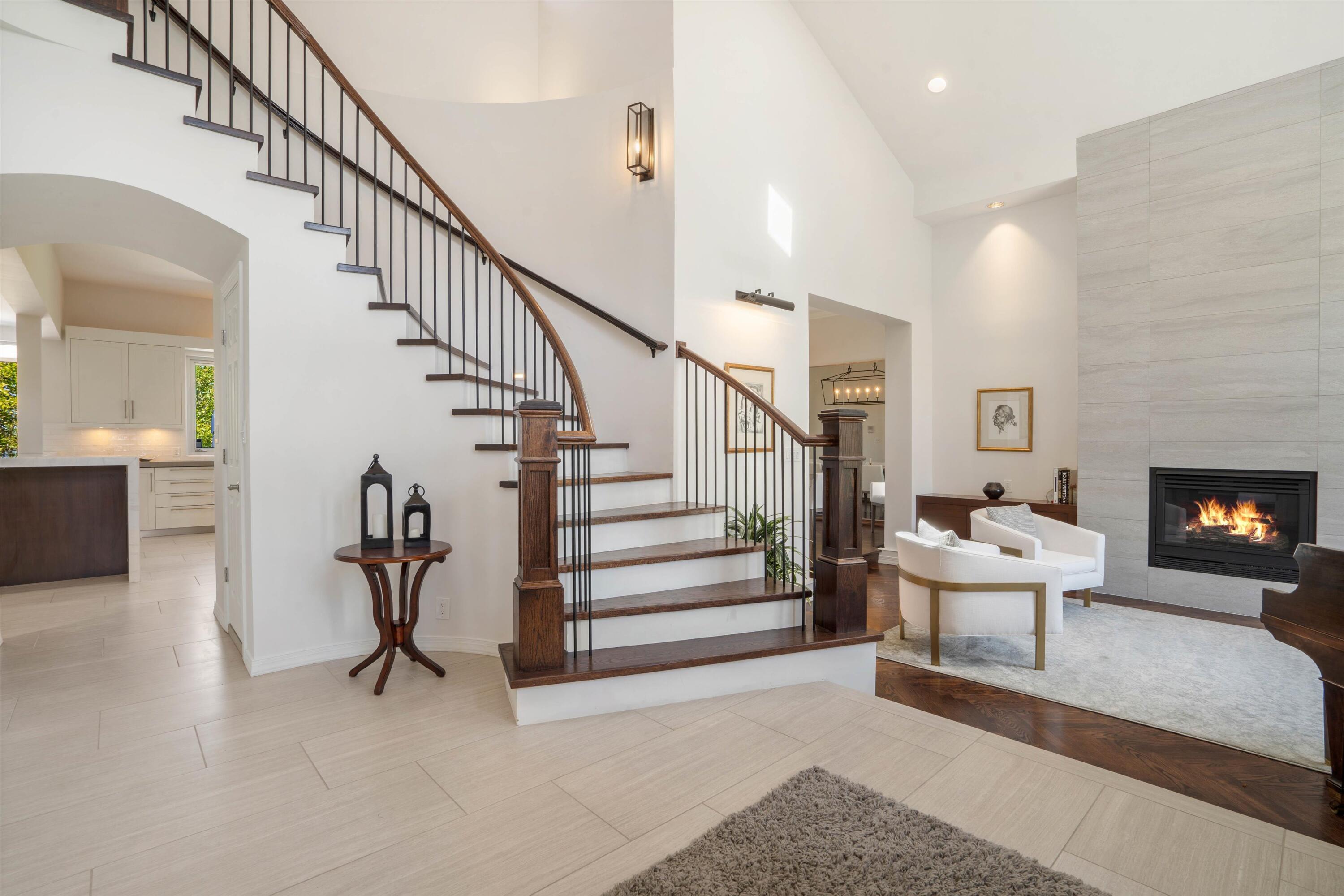11119 Inverness Court NE Living Room