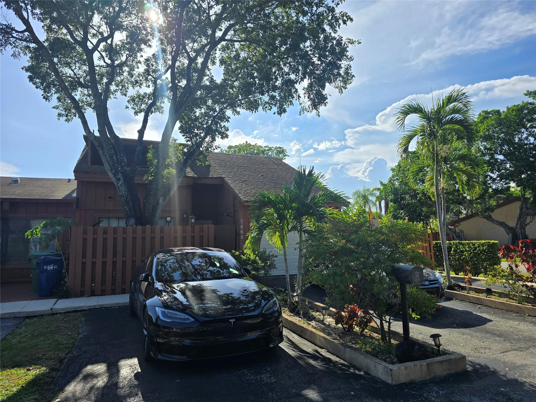 Homes for sale in Lauderhill, FL | 7468 E 33rd St #7468, Lauderhill, FL 33319 | MLS# F10536534