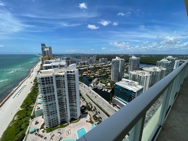Apartamento para Alugar em Sunny Isles Beach, FL