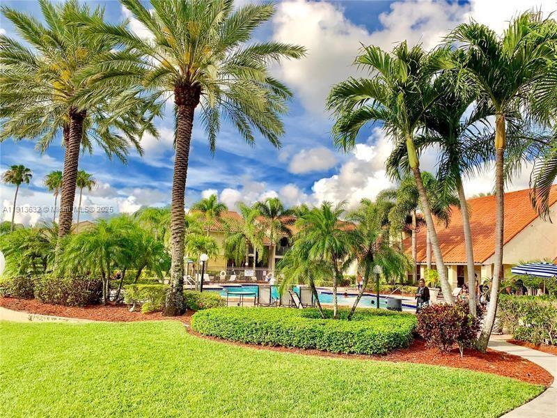 Royal Poinciana Condo