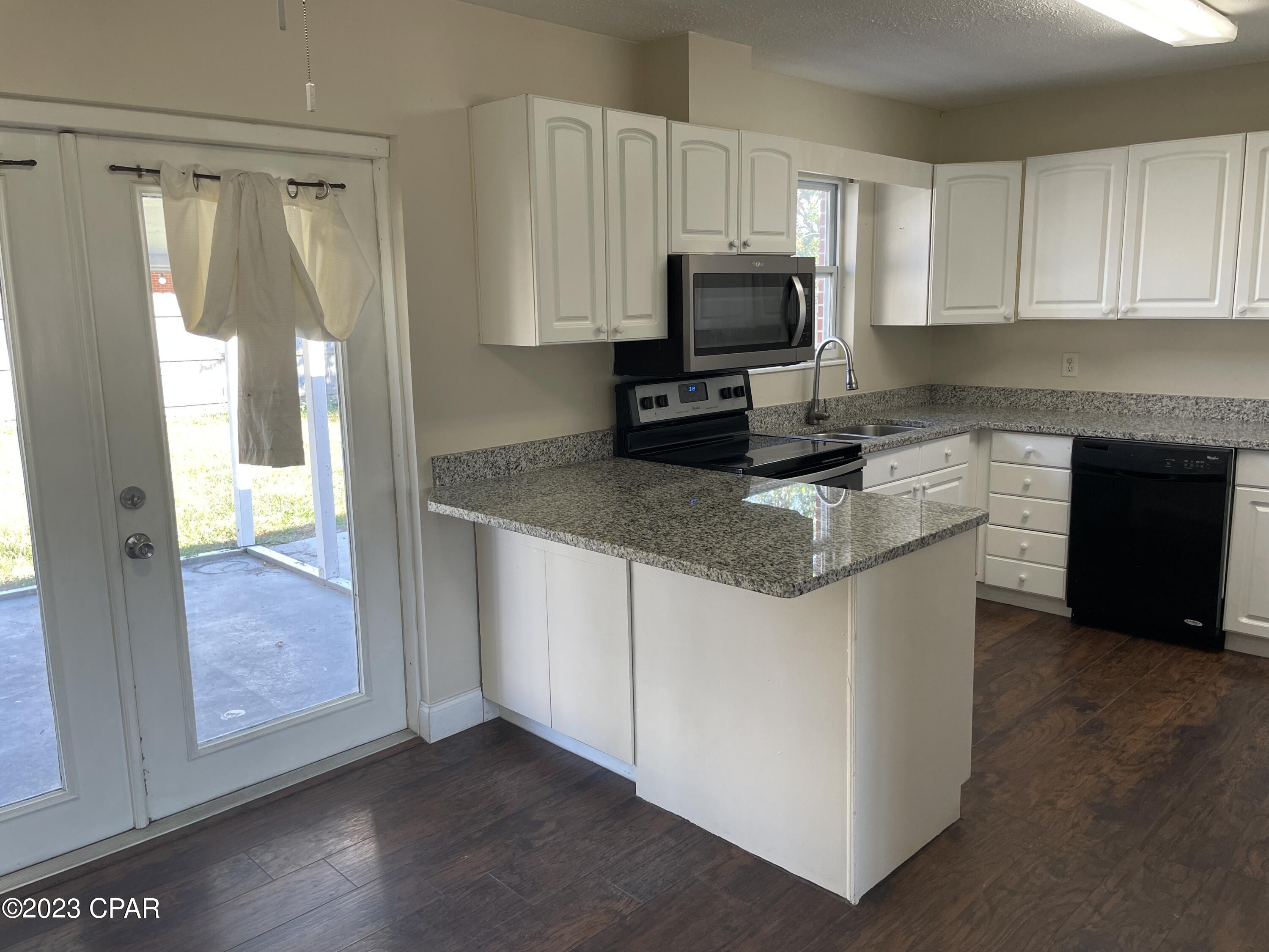 Image 2 For 904 Forestdale Avenue