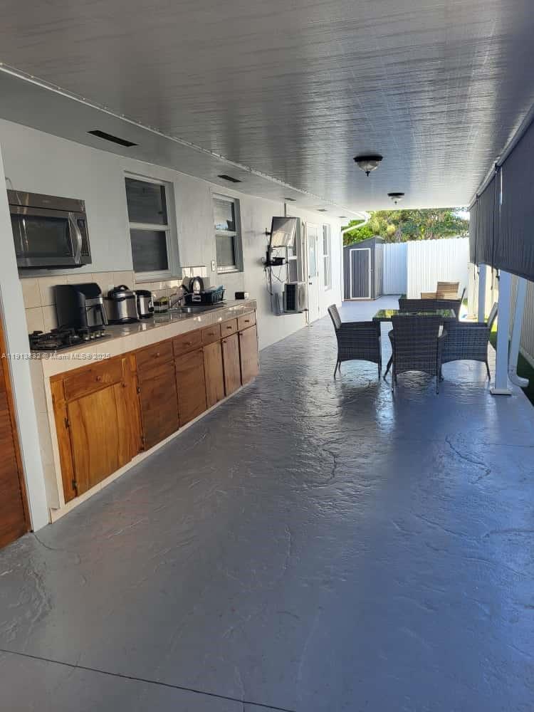 Las Palmas Condo 2/7