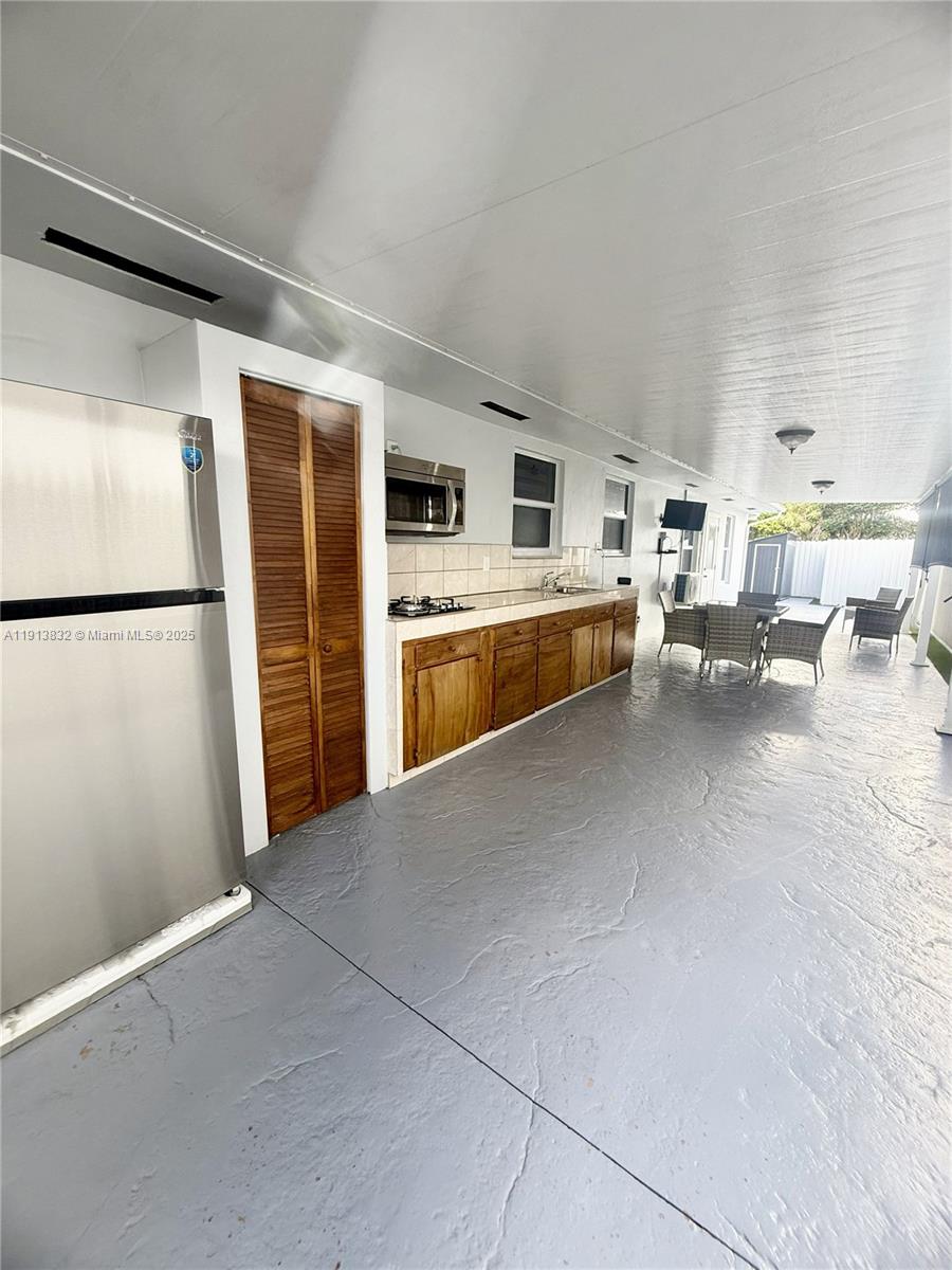 Las Palmas Condo 2/7