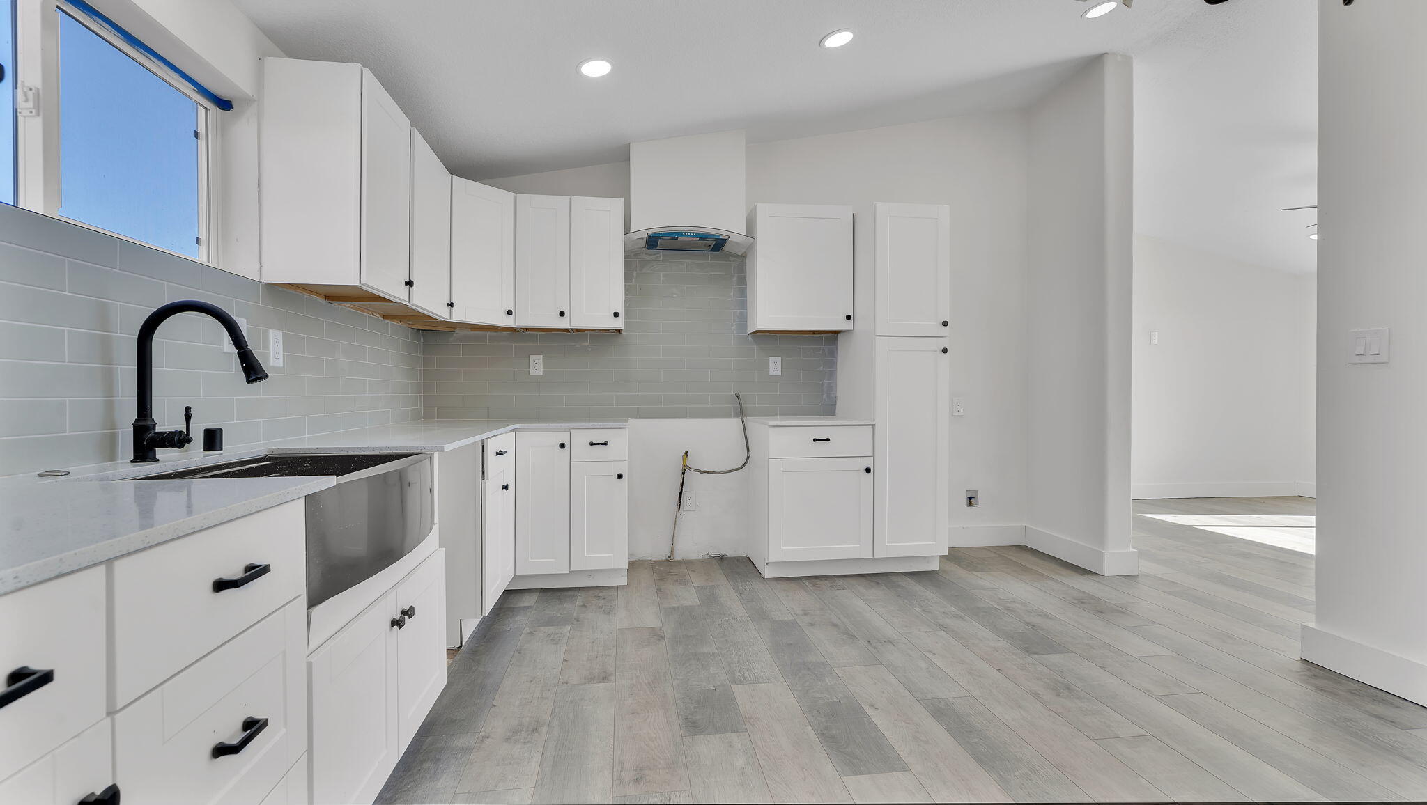 679 Meadowlake Road Kitchen