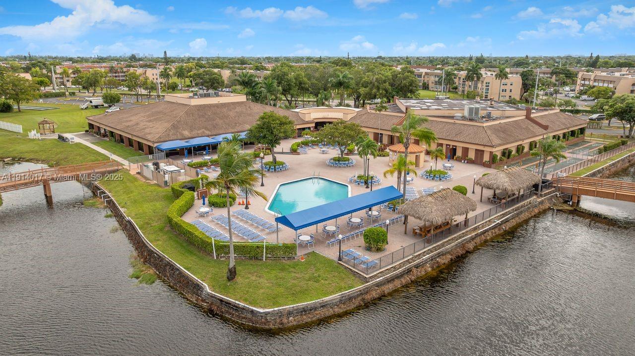 Sunrise Lakes 101 Condo