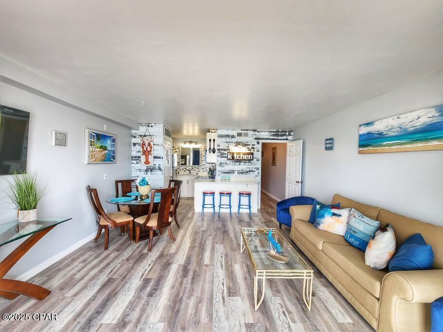 Image 11 For 8743 Thomas Drive 810