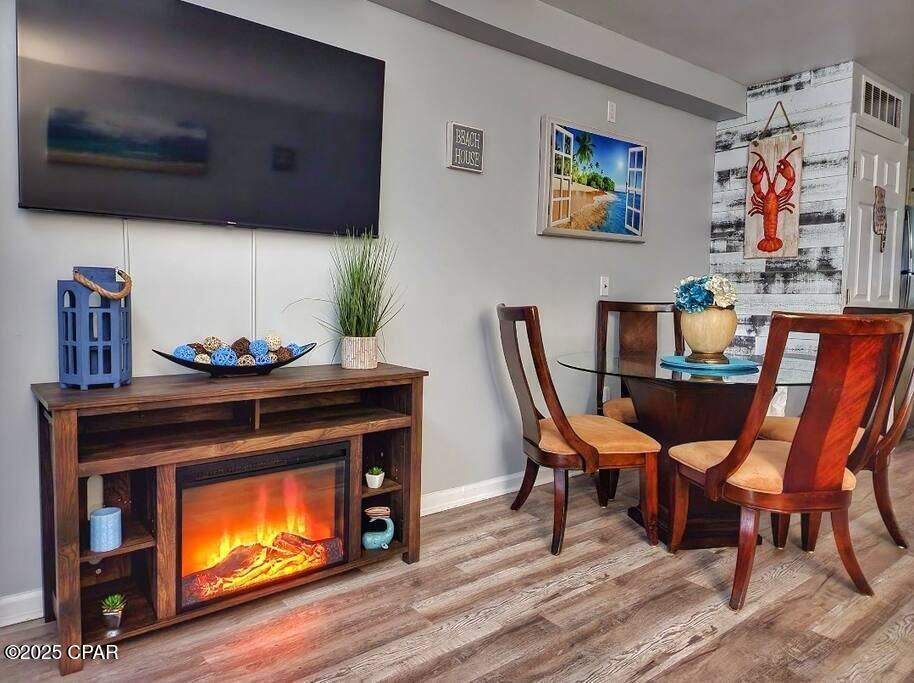 Image 12 For 8743 Thomas Drive 810