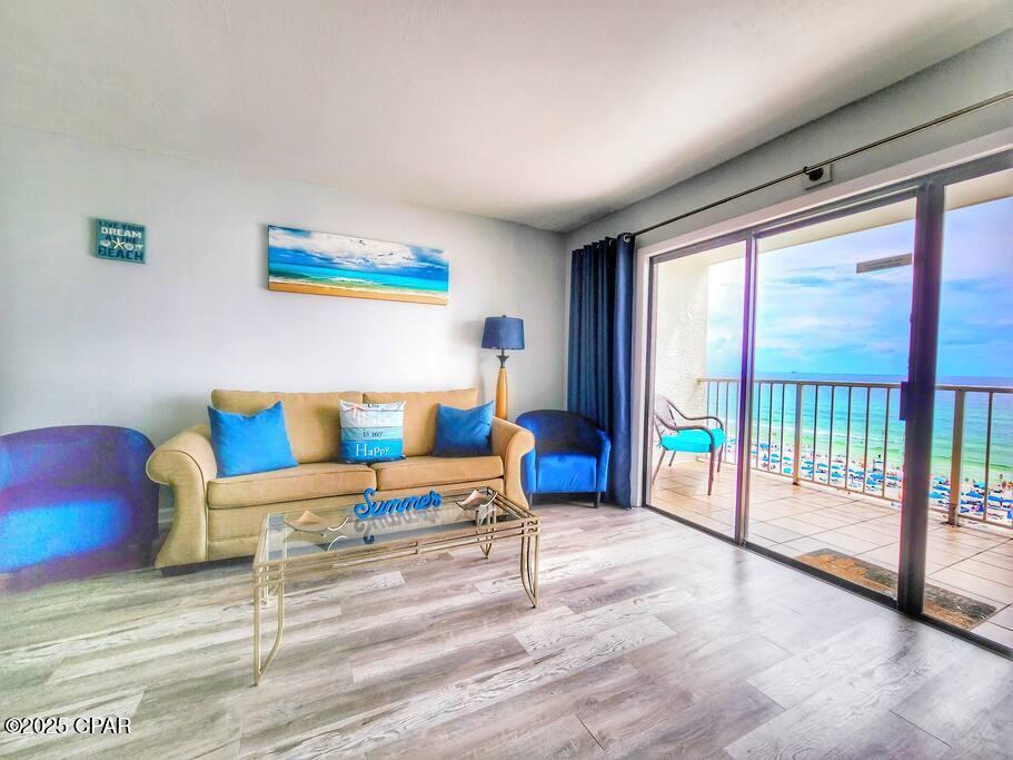 Image 13 For 8743 Thomas Drive 810